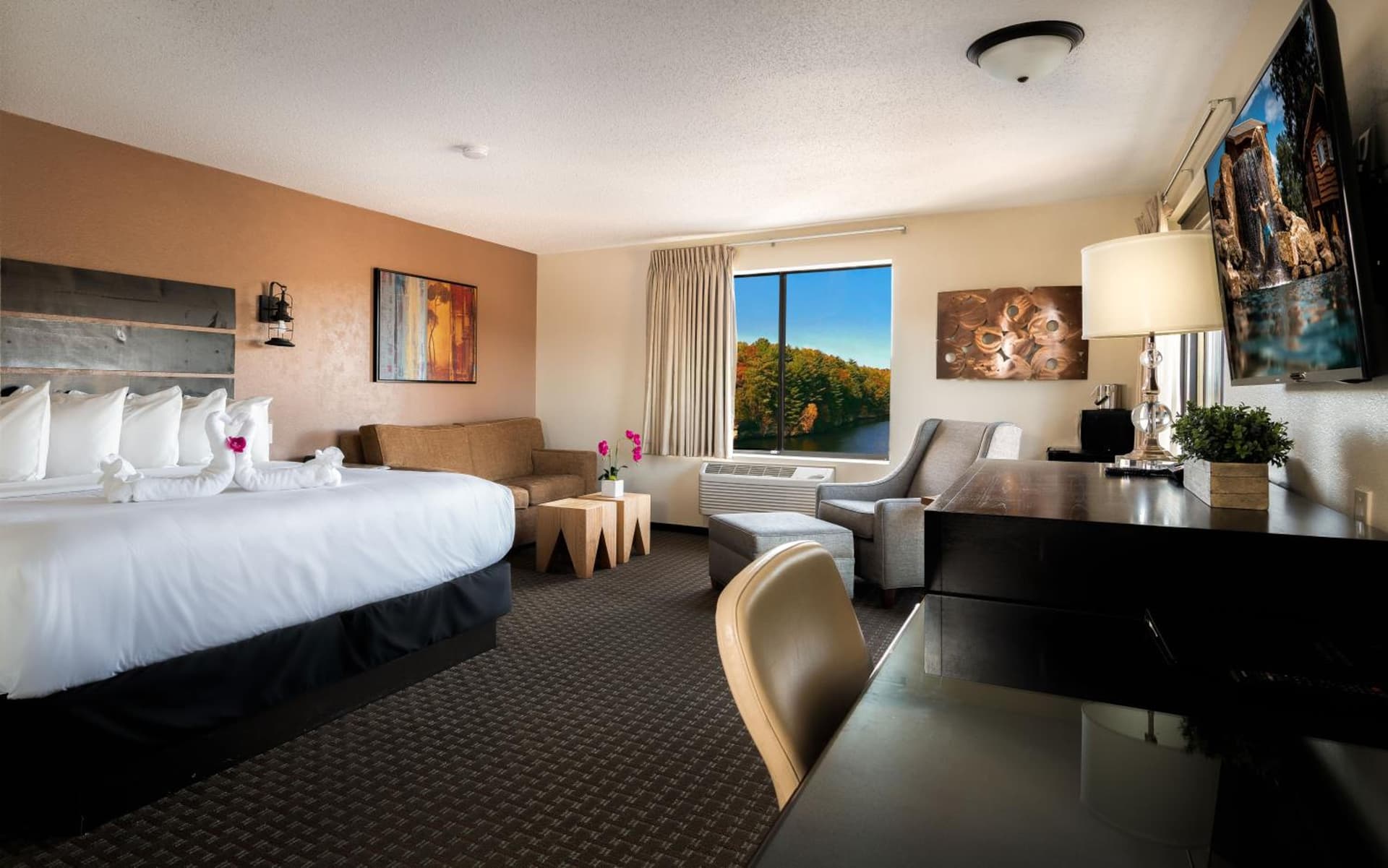 Natura VUE Resort & Boathouse interior in Wisconsin Dells, WI — gallery photo 2