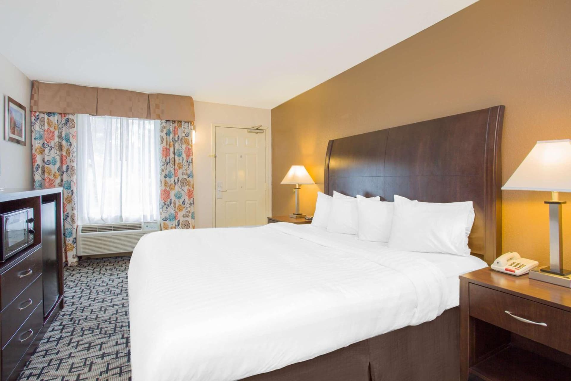 SureStay Hotel by Best Western North Myrtle Beach gallery photo in Myrtle Beach, SC — image 9