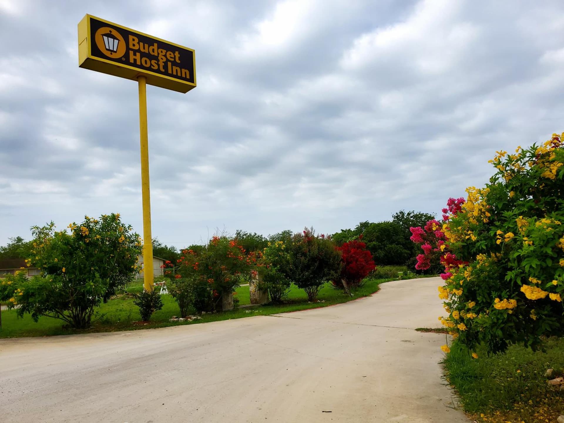 Atria Extended Stays By OYO Jourdanton interior in Jourdanton, TX — gallery photo 2