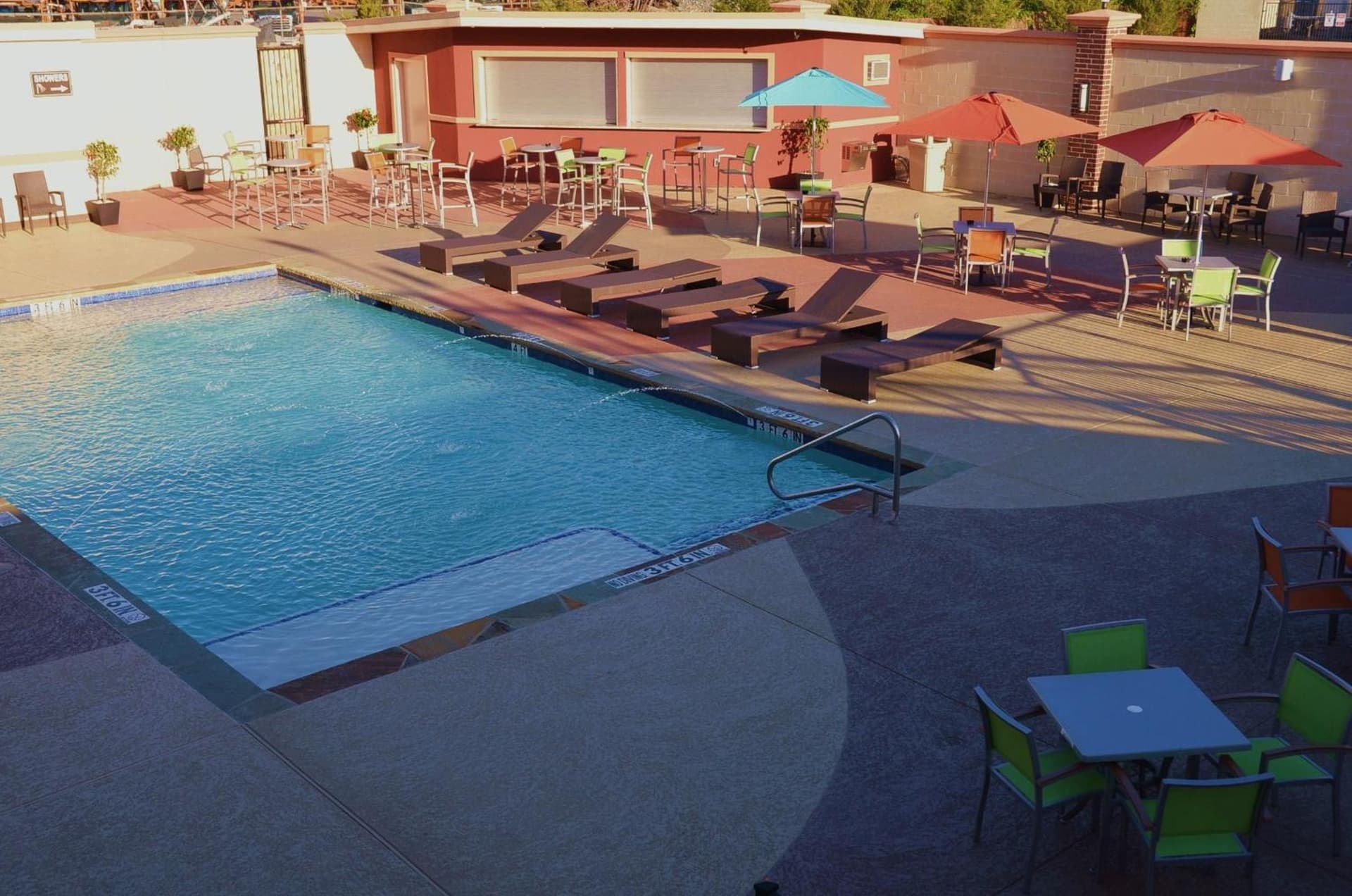 Lux Hotel & Spa property views in Arlington, TX — gallery photo 3