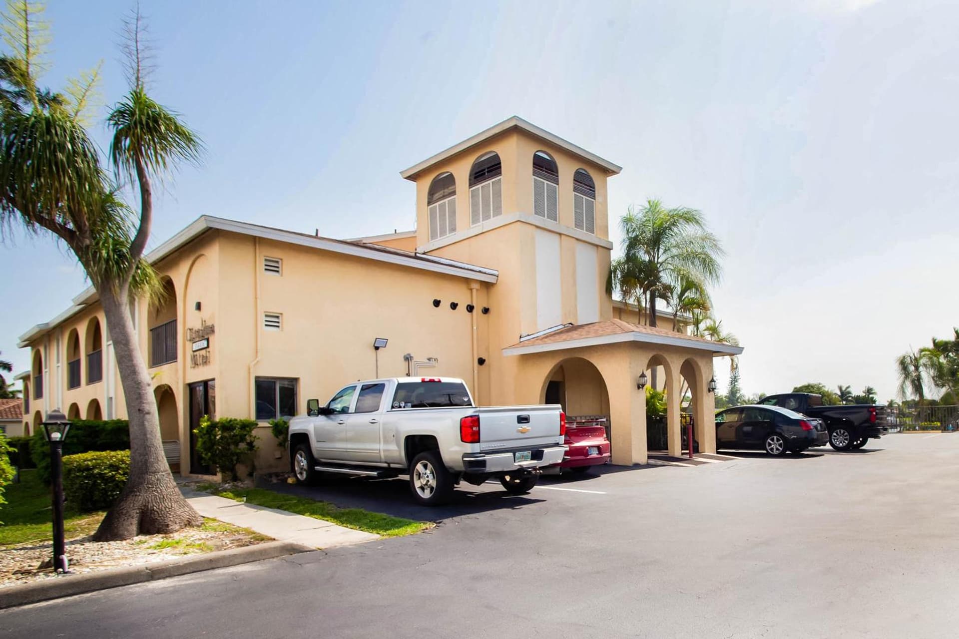 OYO Waterfront Hotel- Cape Coral Fort Myers, FL — hotel in Cape Coral, Florida