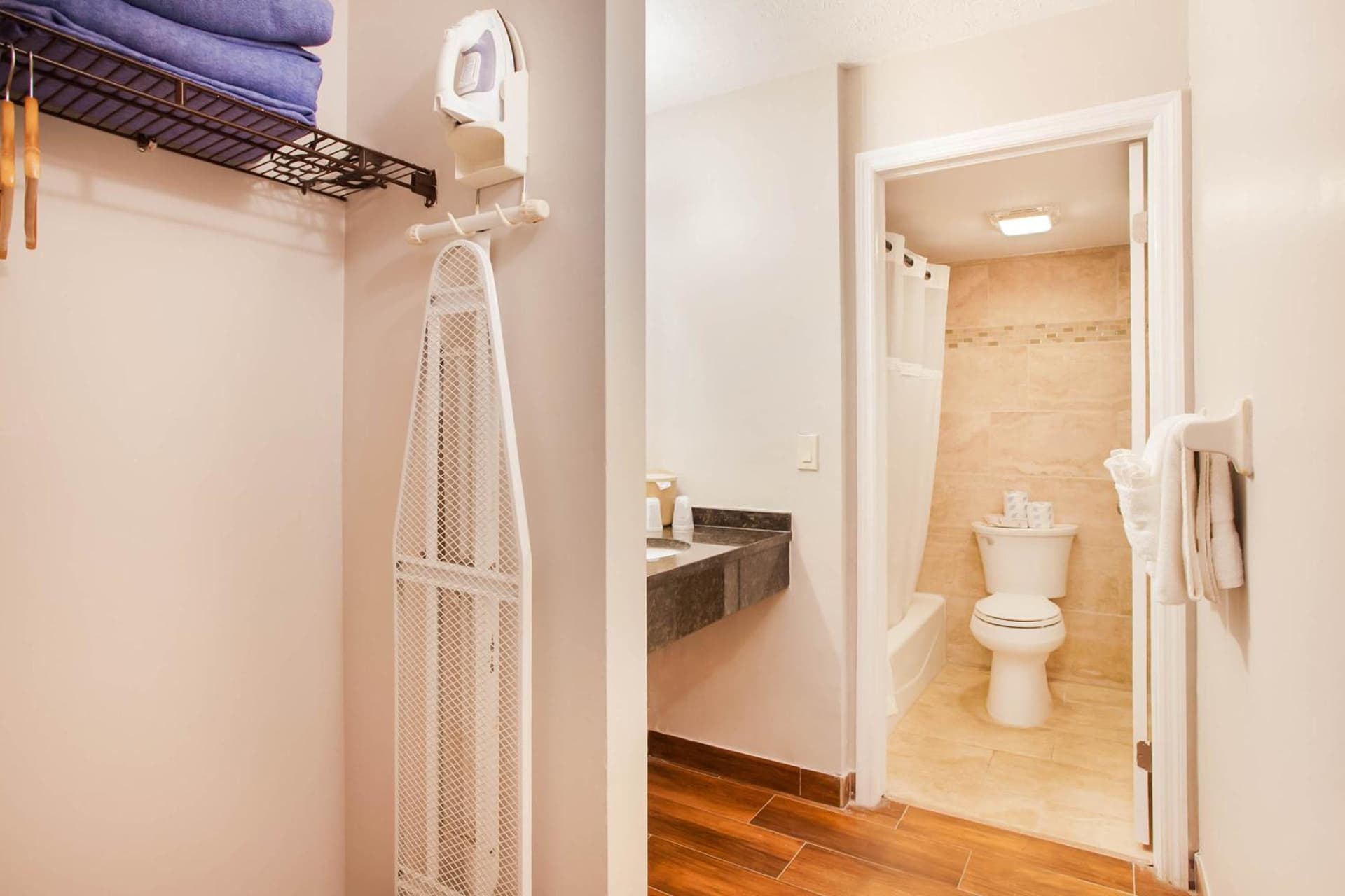 OYO Waterfront Hotel- Cape Coral Fort Myers, FL gallery photo in Cape Coral, FL — image 10