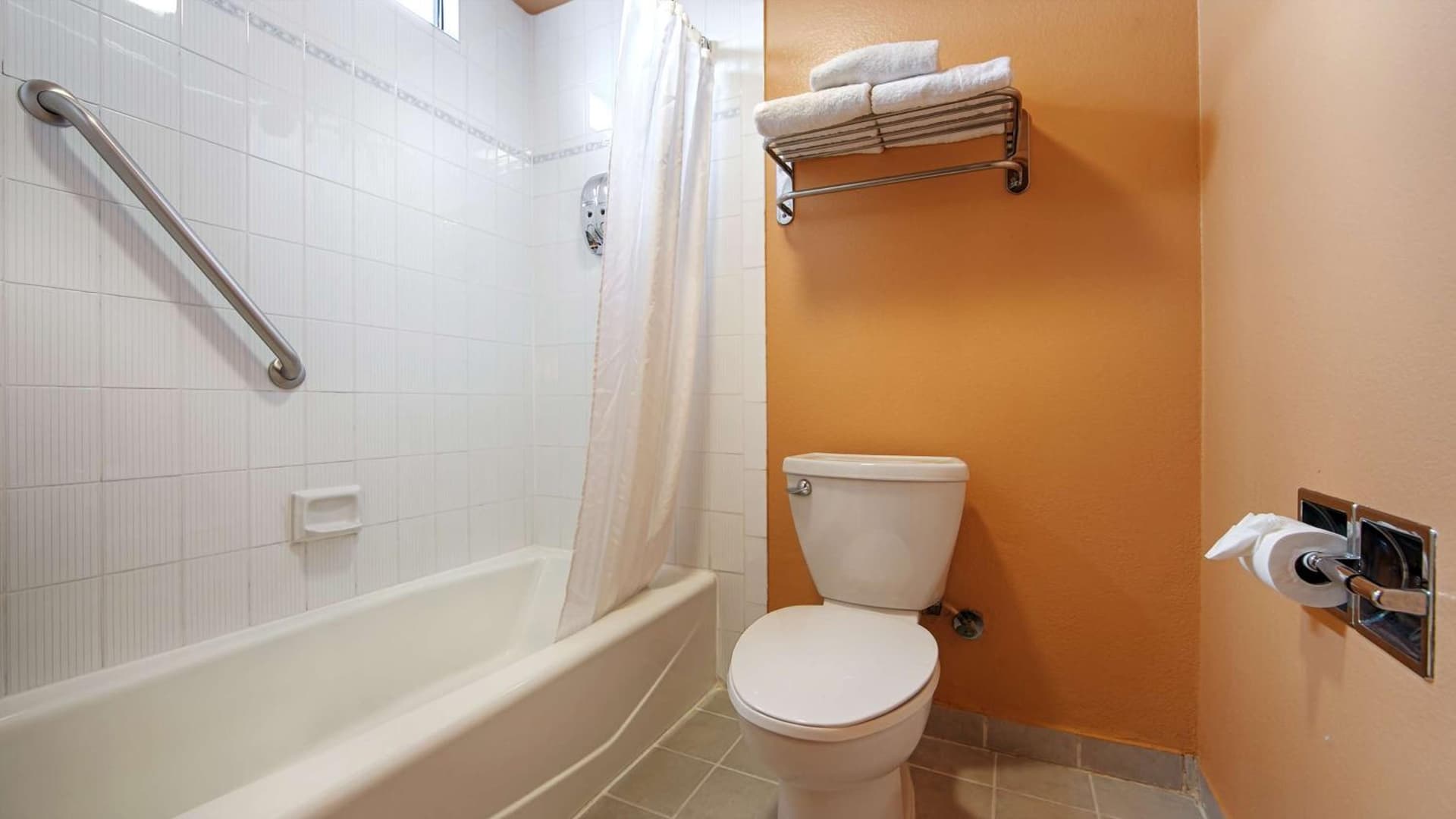 Rancho San Diego Inn & Suites gallery photo in El Cajon, CA — image 5