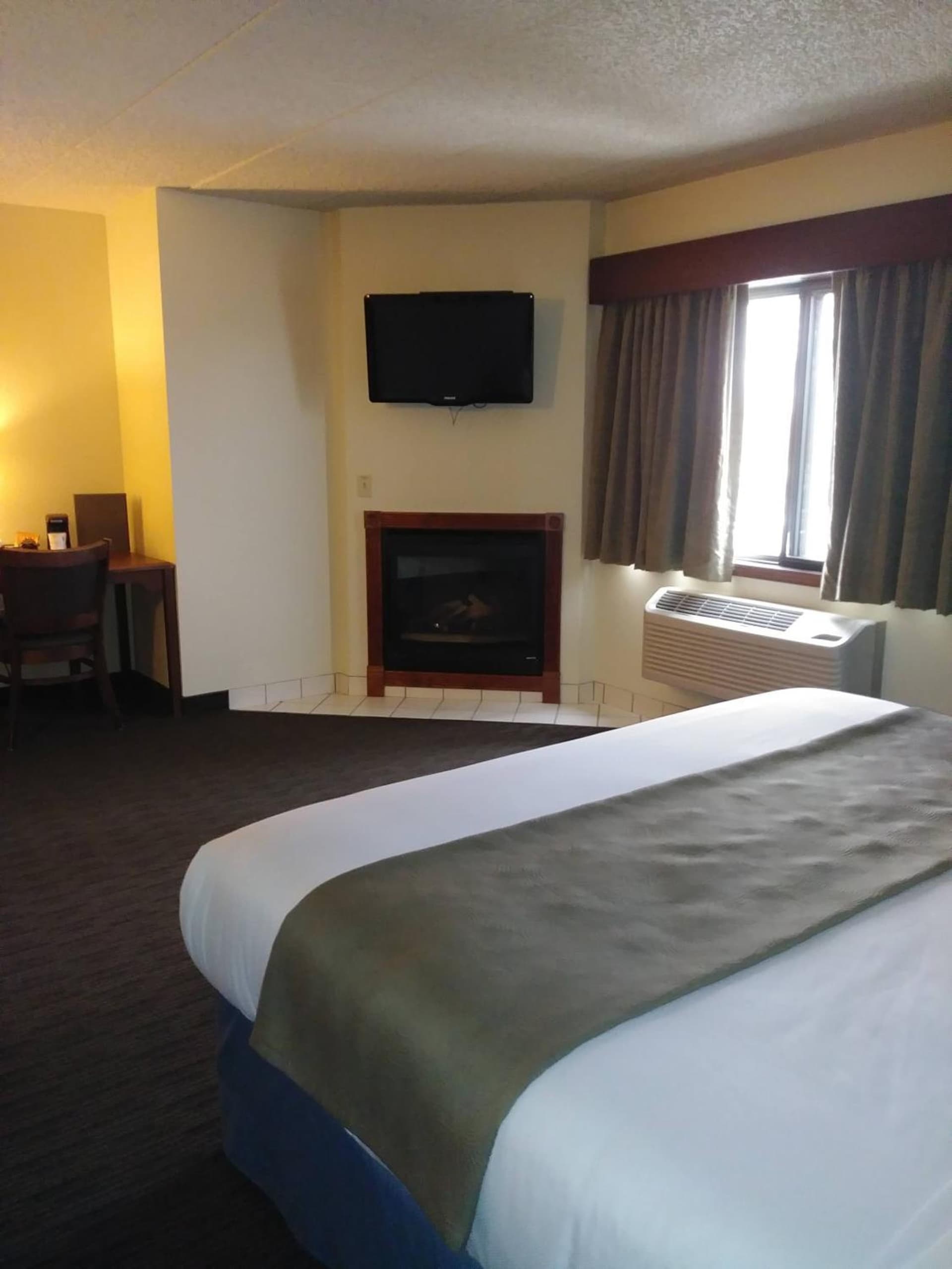 AmericInn by Wyndham Windsor Ft. Collins gallery photo in Fort Collins, CO — image 85
