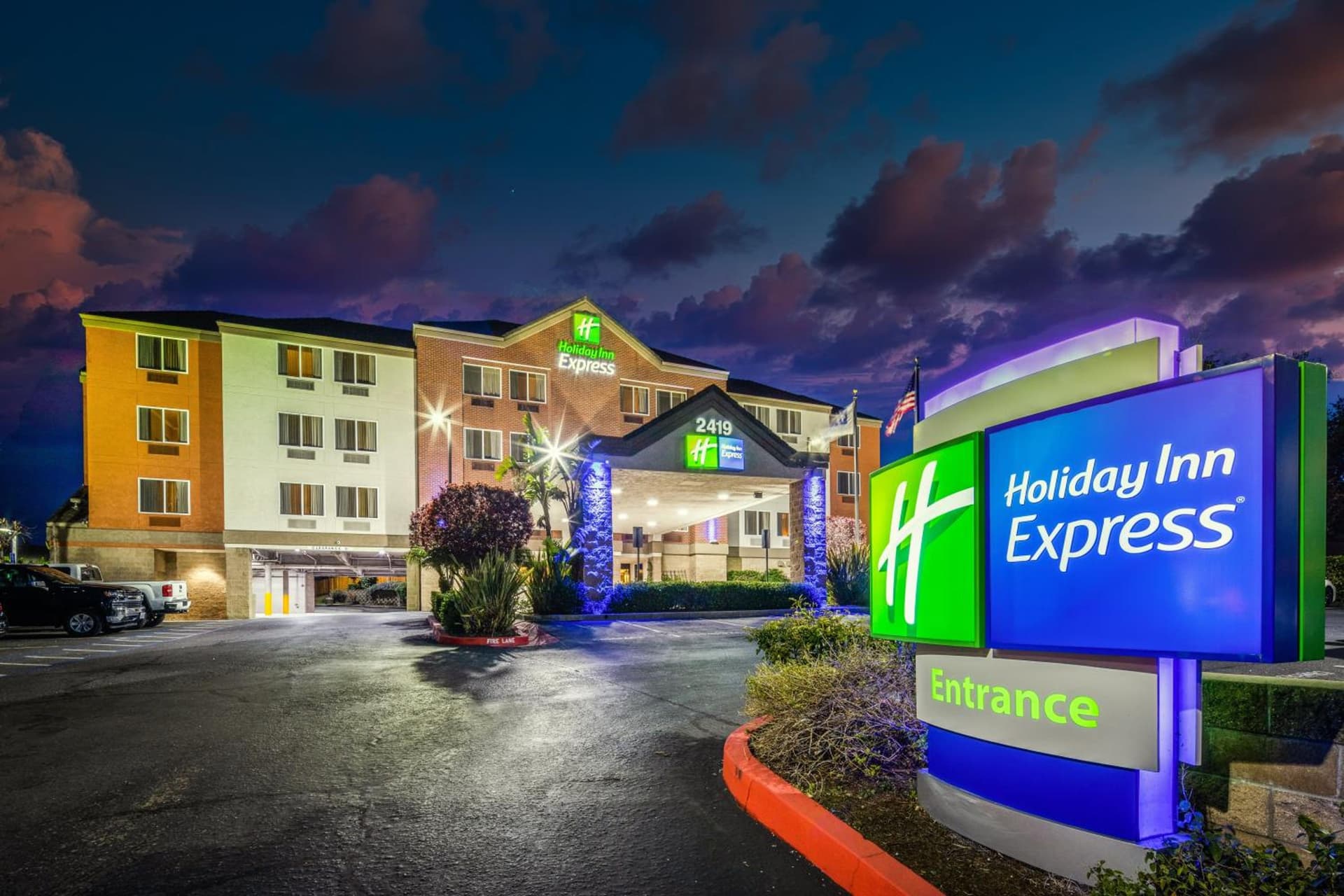 Holiday Inn Express Castro Valley - I-580 by IHG featured exterior or lobby in Castro Valley, CA — similar hotel
