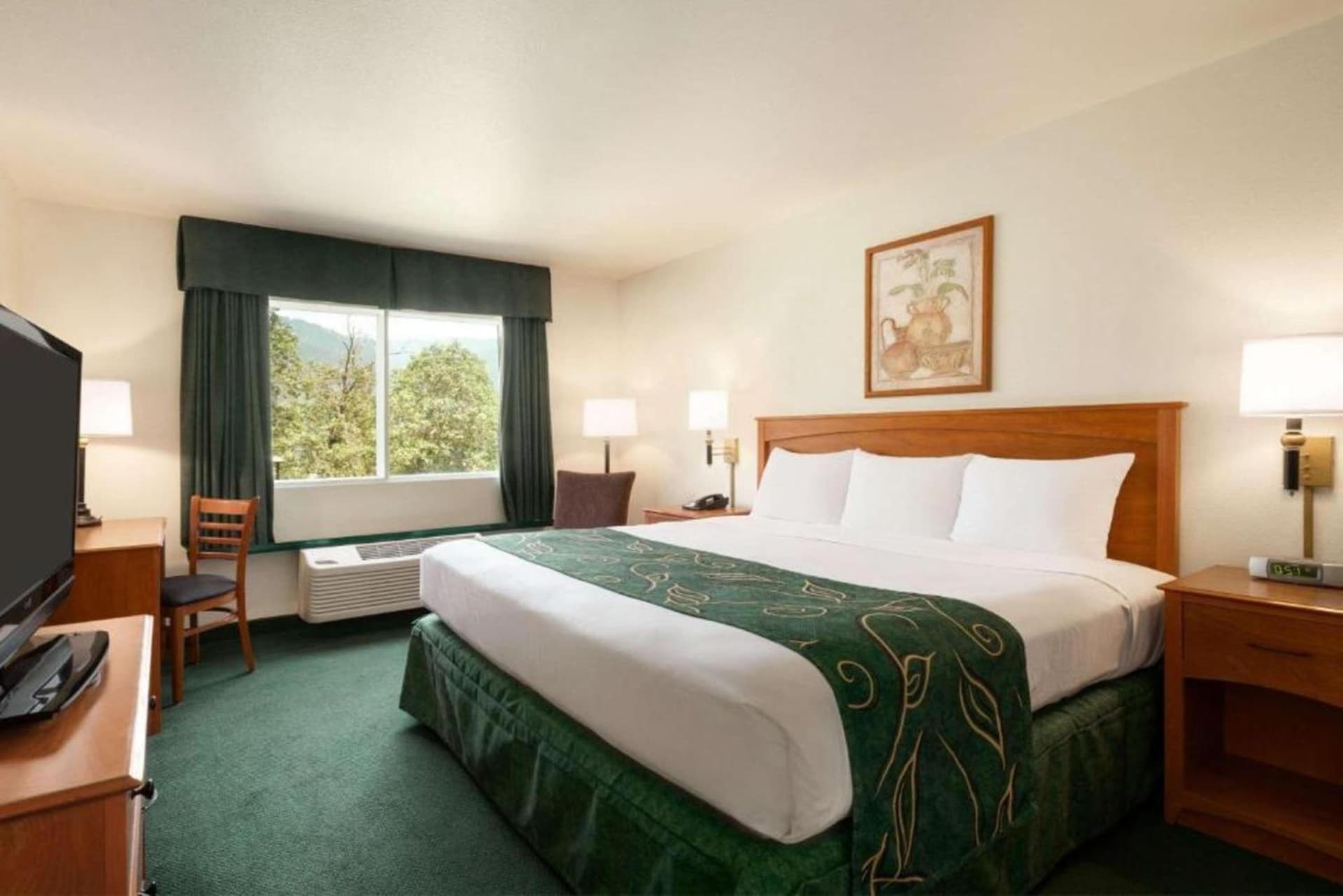 Travelodge by Wyndham Dunsmuir interior in Dunsmuir, CA — gallery photo 2