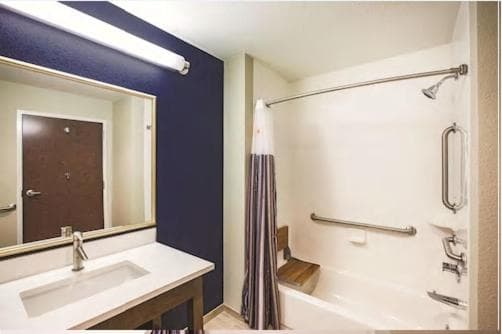 La Quinta by Wyndham Wichita Northeast property views in Wichita, KS — gallery photo 3