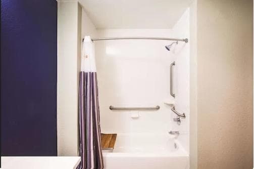 La Quinta by Wyndham Wichita Northeast interior in Wichita, KS — gallery photo 2