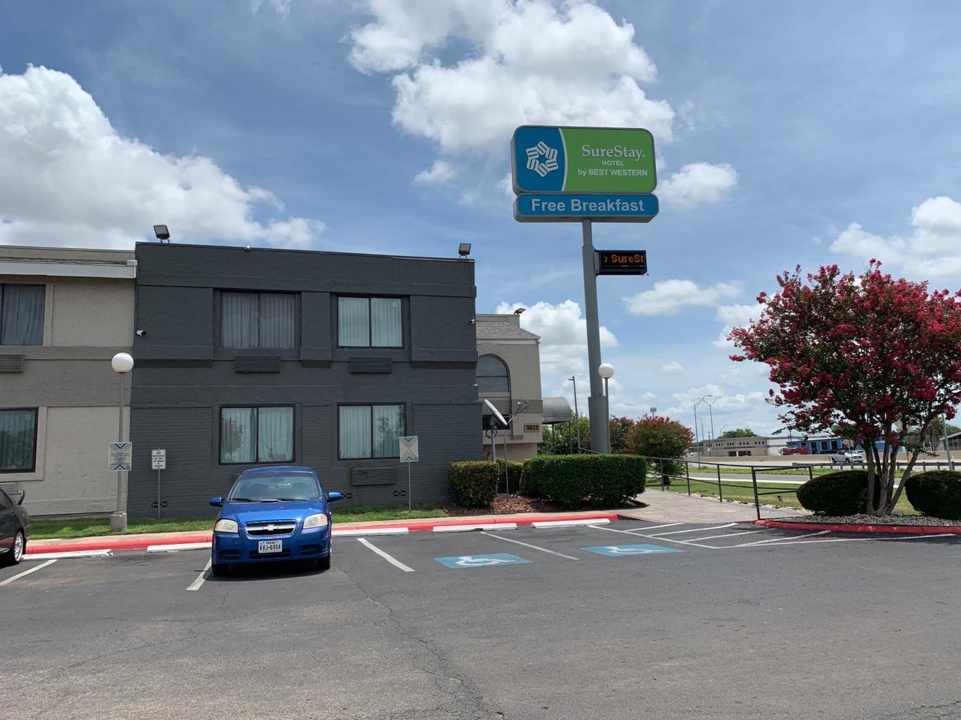 Travelodge by Wyndham San Antonio Downtown Northeast featured exterior or lobby in San Antonio, TX — similar hotel