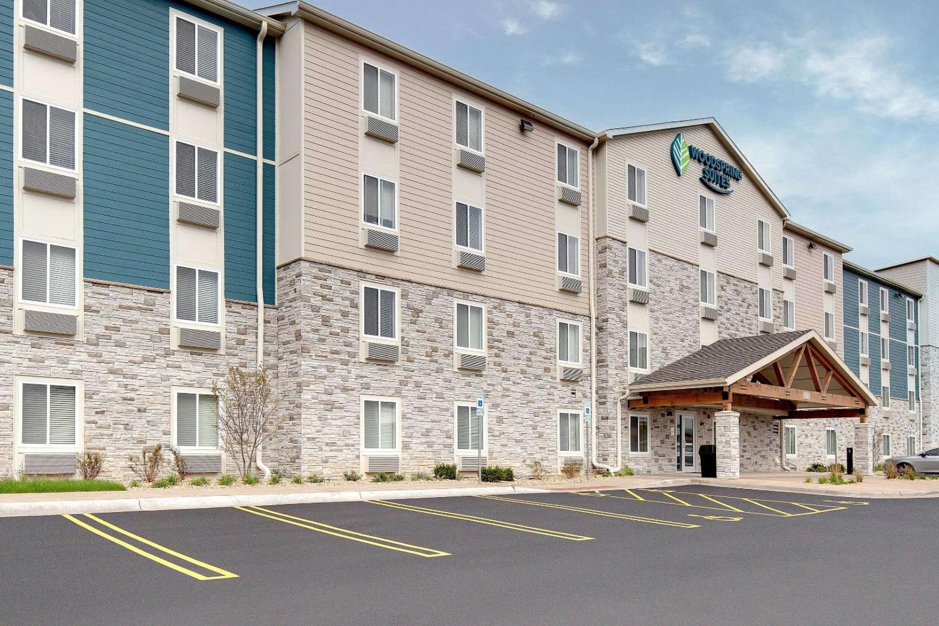 WoodSpring Suites Carol Stream - Chicago property views in Carol Stream, IL — gallery photo 3