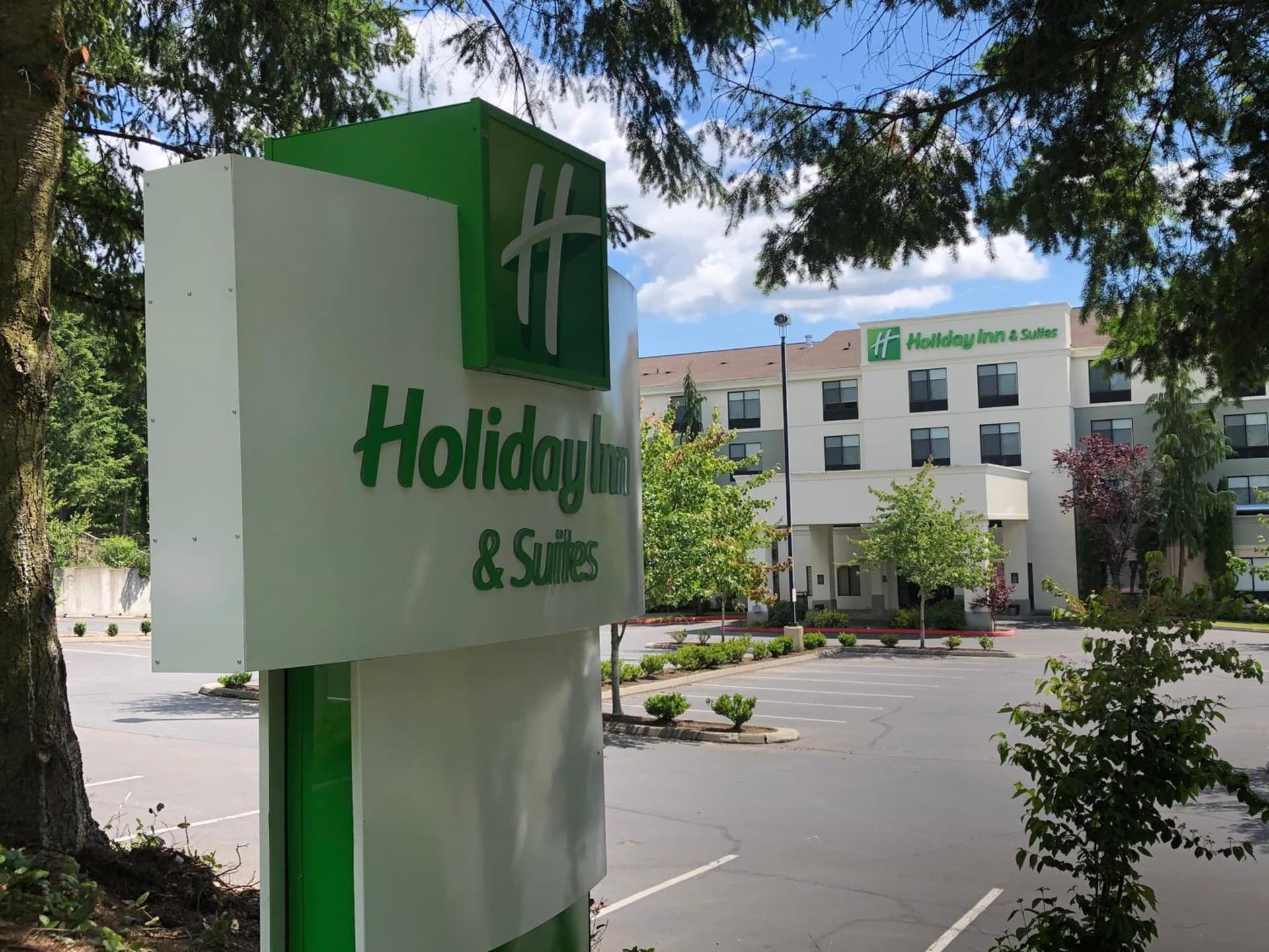 Holiday Inn & Suites Bothell an IHG Hotel interior in Bothell, WA — gallery photo 2