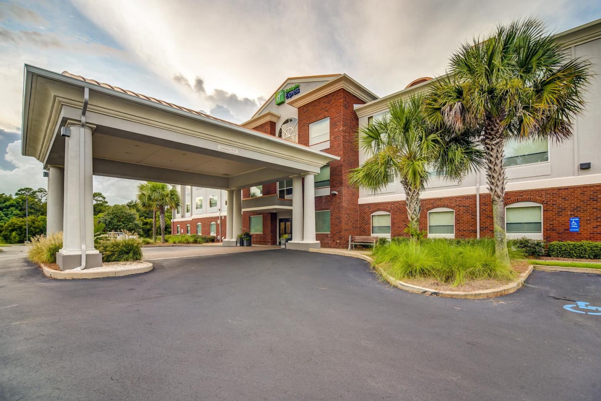 Holiday Inn Express Hotel & Suites Foley by IHG featured exterior or lobby in Foley, AL — similar hotel