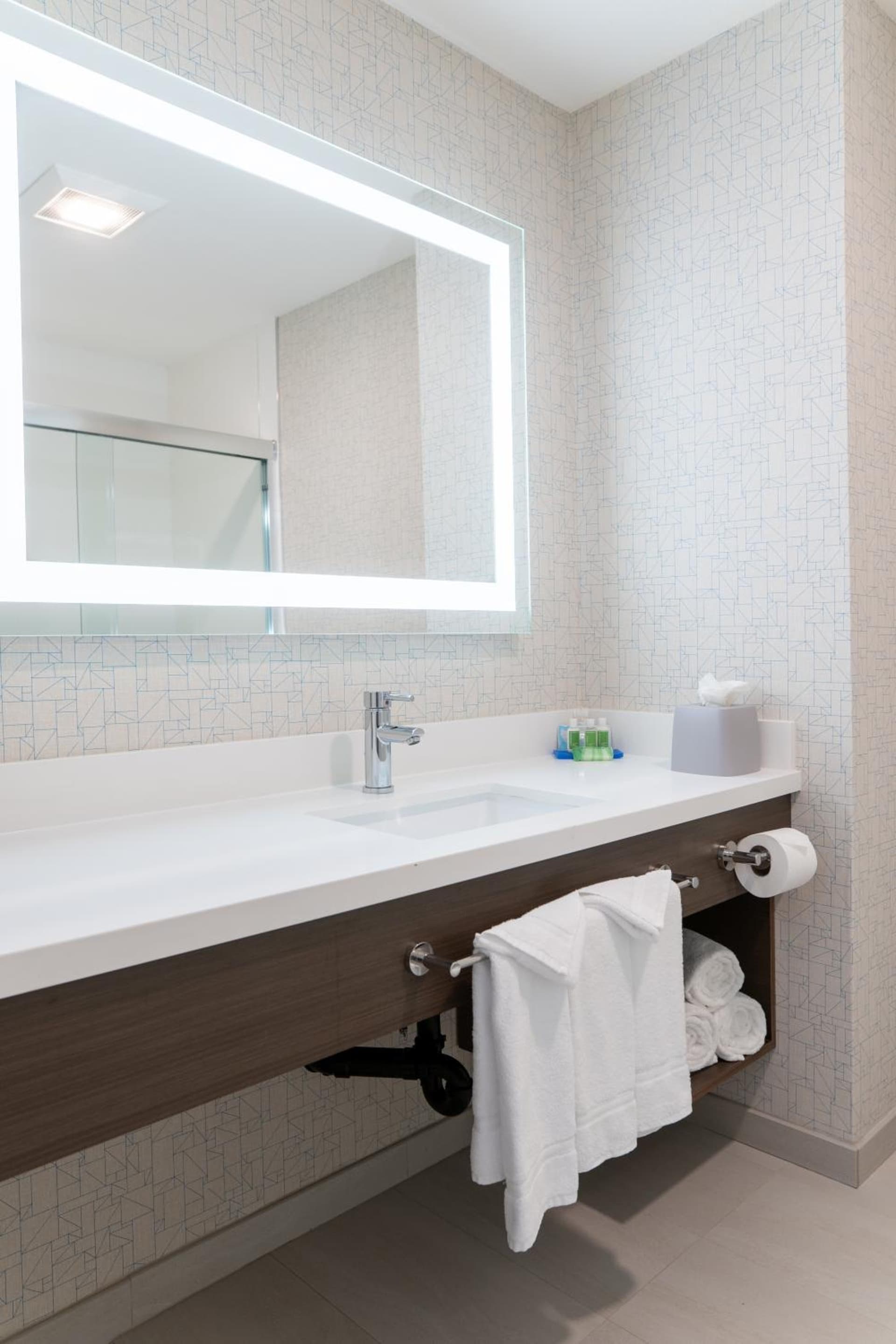 Holiday Inn Express San Clemente N – Beach Area by IHG property views in San Clemente, CA — gallery photo 3