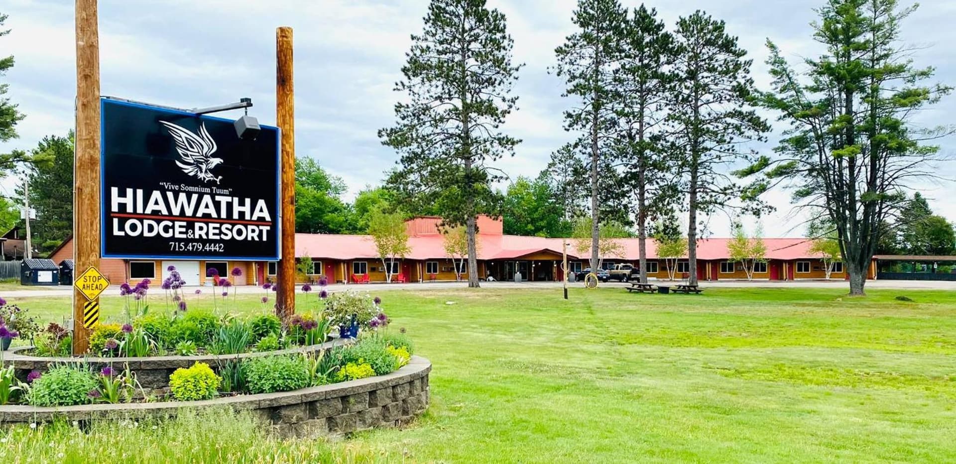 Hiawatha Lodge Inn featured exterior or lobby in Eagle River, WI — similar hotel