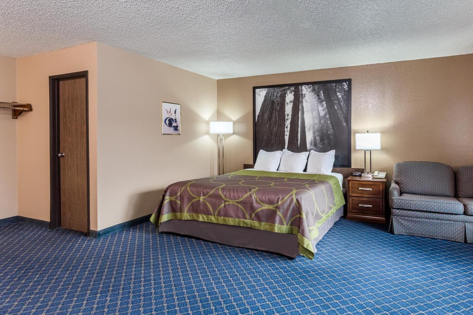 Super 8 by Wyndham Arcata property views in Arcata, CA — gallery photo 3