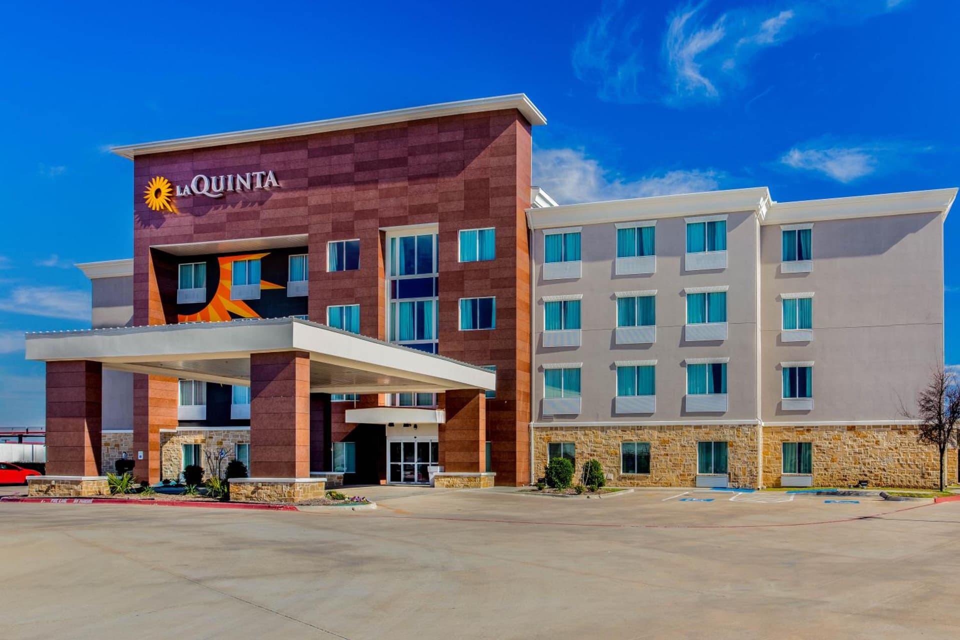 La Quinta Inn & Suites by Wyndham Northlake Ft. Worth gallery photo in Northlake, TX — image 11