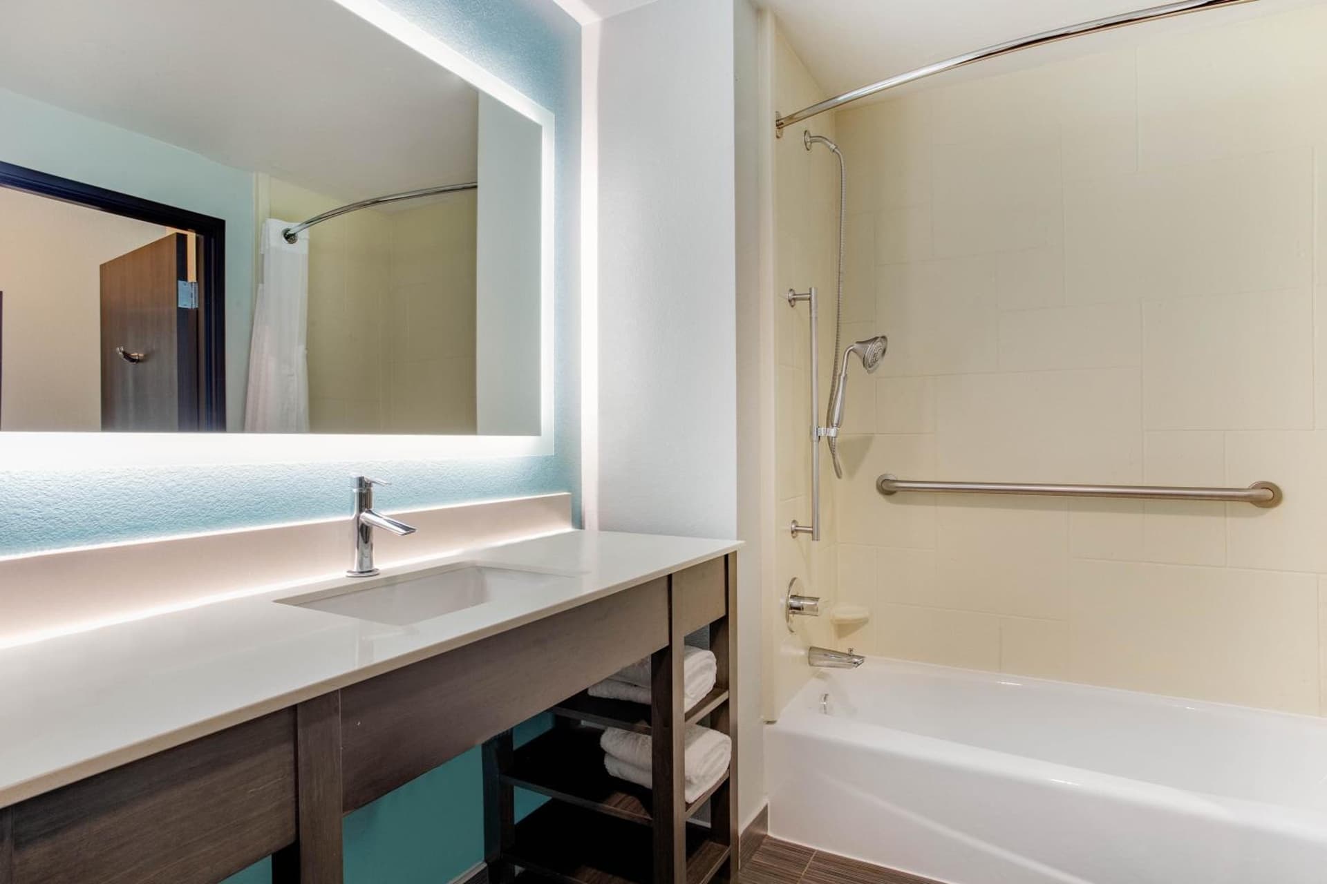 La Quinta Inn & Suites by Wyndham Northlake Ft. Worth gallery photo in Northlake, TX — image 15