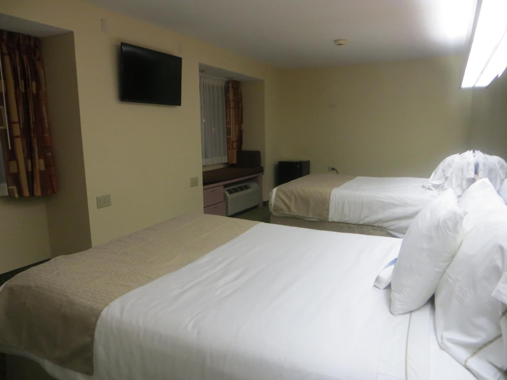 Quality Inn Knoxville West Cedar Bluff interior in Knoxville, TN — gallery photo 2
