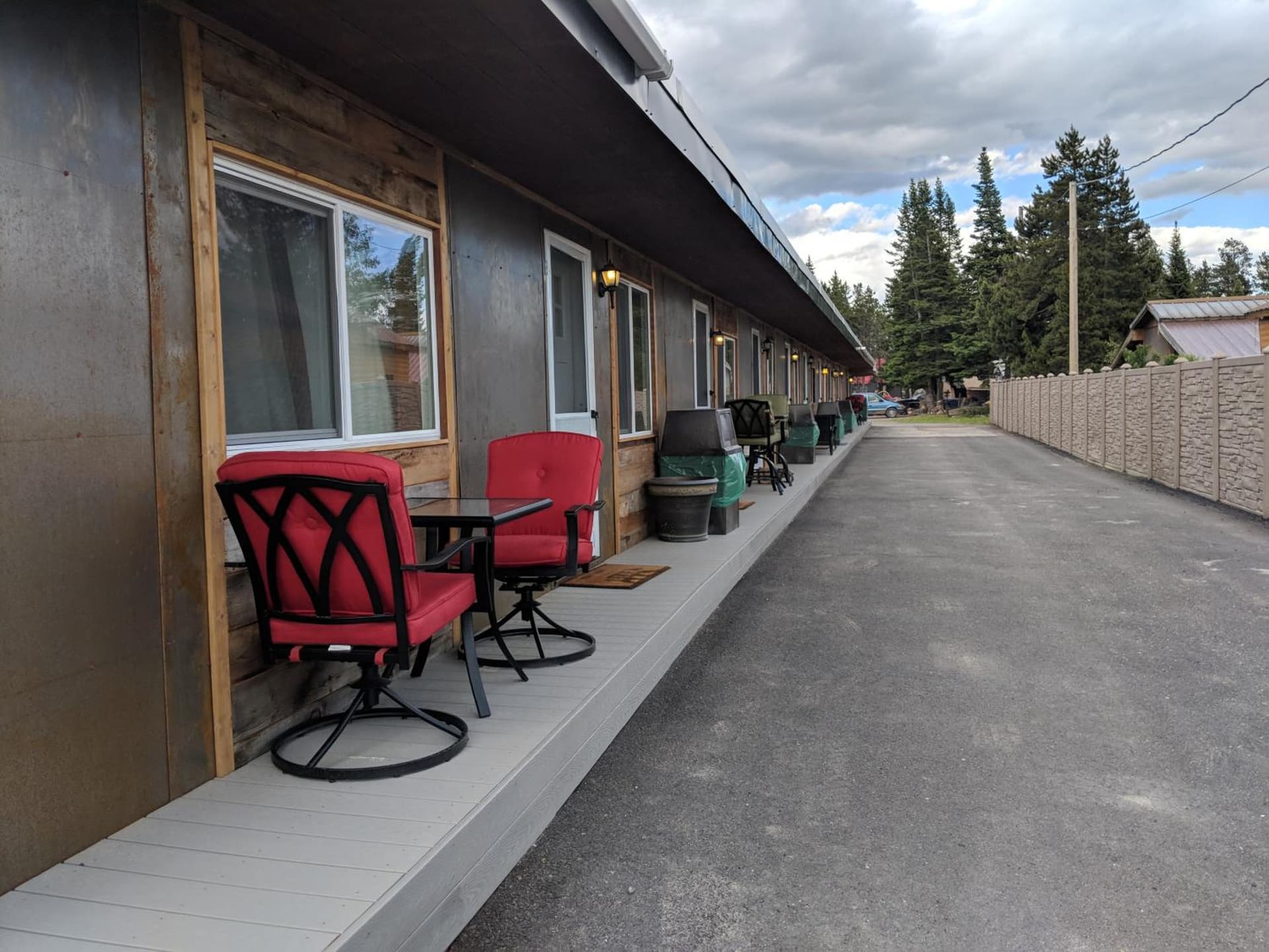 Yellowstone Motel - Adults Only - All rooms have kitchens interior in West Yellowstone, MT — gallery photo 2