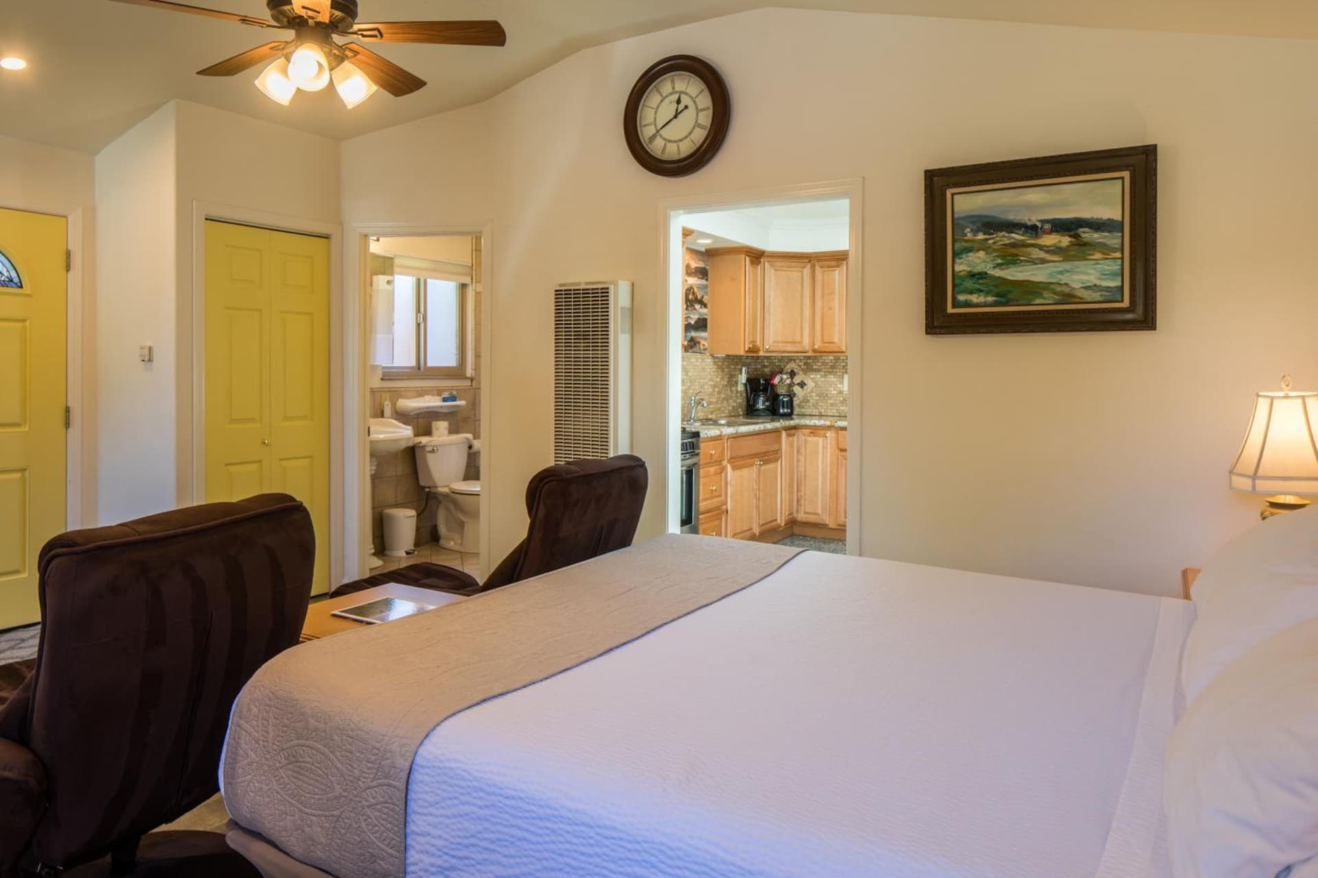 Andril Fireplace Cottages gallery photo in Pacific Grove, CA — image 8