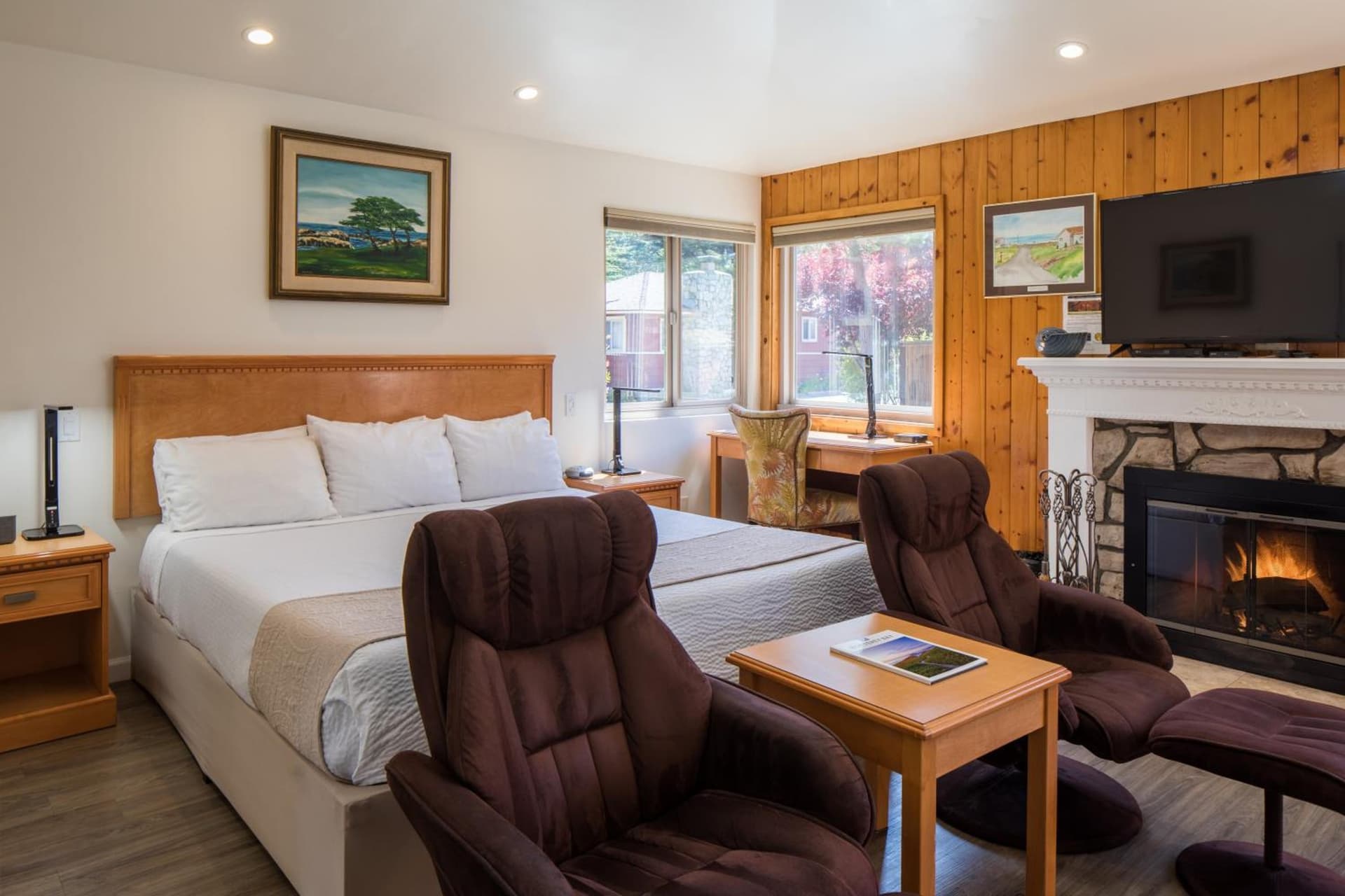 Andril Fireplace Cottages gallery photo in Pacific Grove, CA — image 29