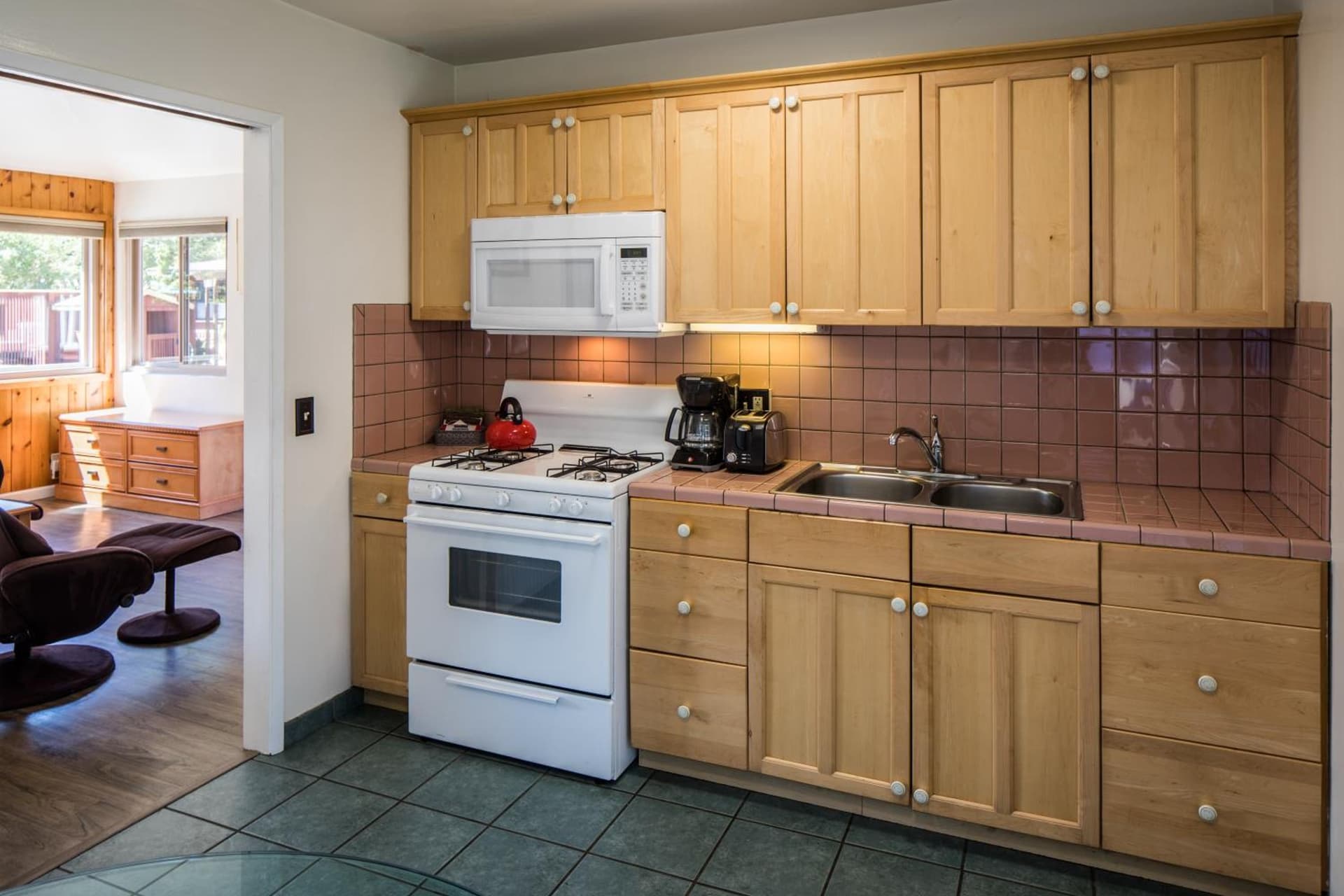 Andril Fireplace Cottages gallery photo in Pacific Grove, CA — image 43