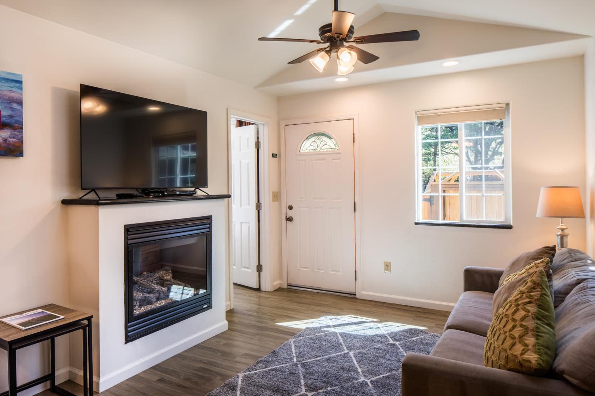 Andril Fireplace Cottages gallery photo in Pacific Grove, CA — image 44