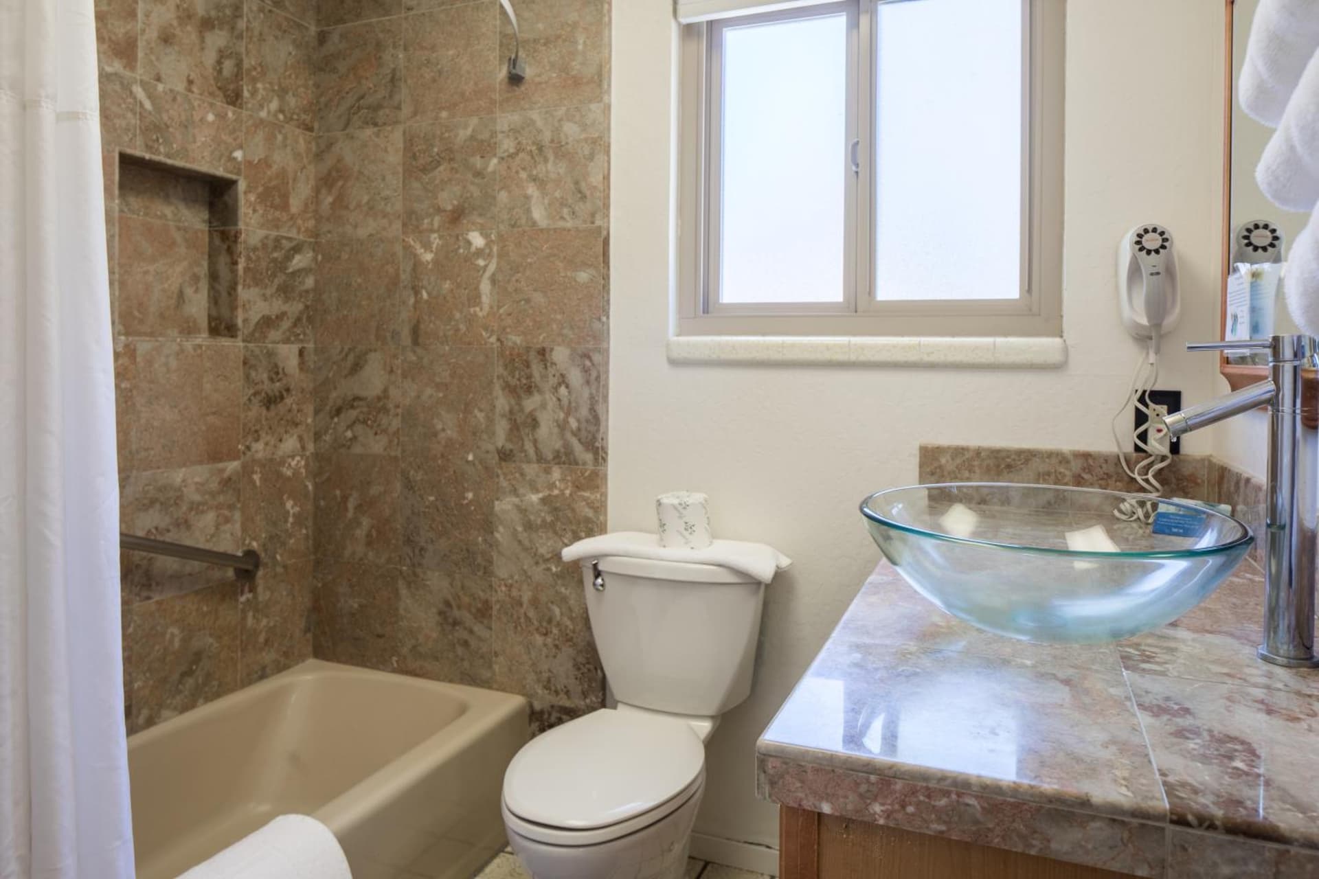 Andril Fireplace Cottages gallery photo in Pacific Grove, CA — image 106
