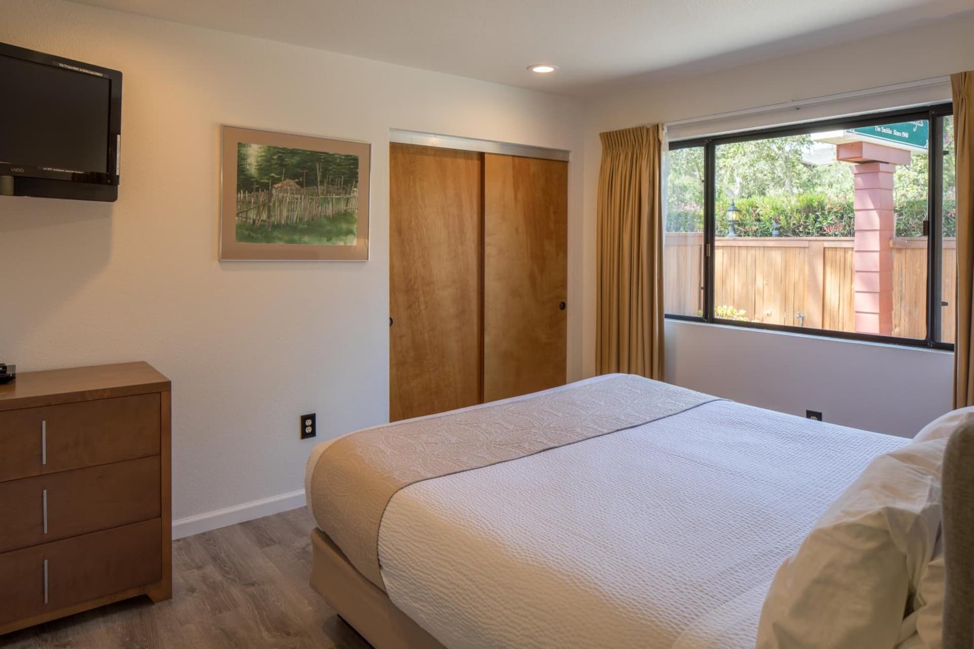 Andril Fireplace Cottages gallery photo in Pacific Grove, CA — image 31