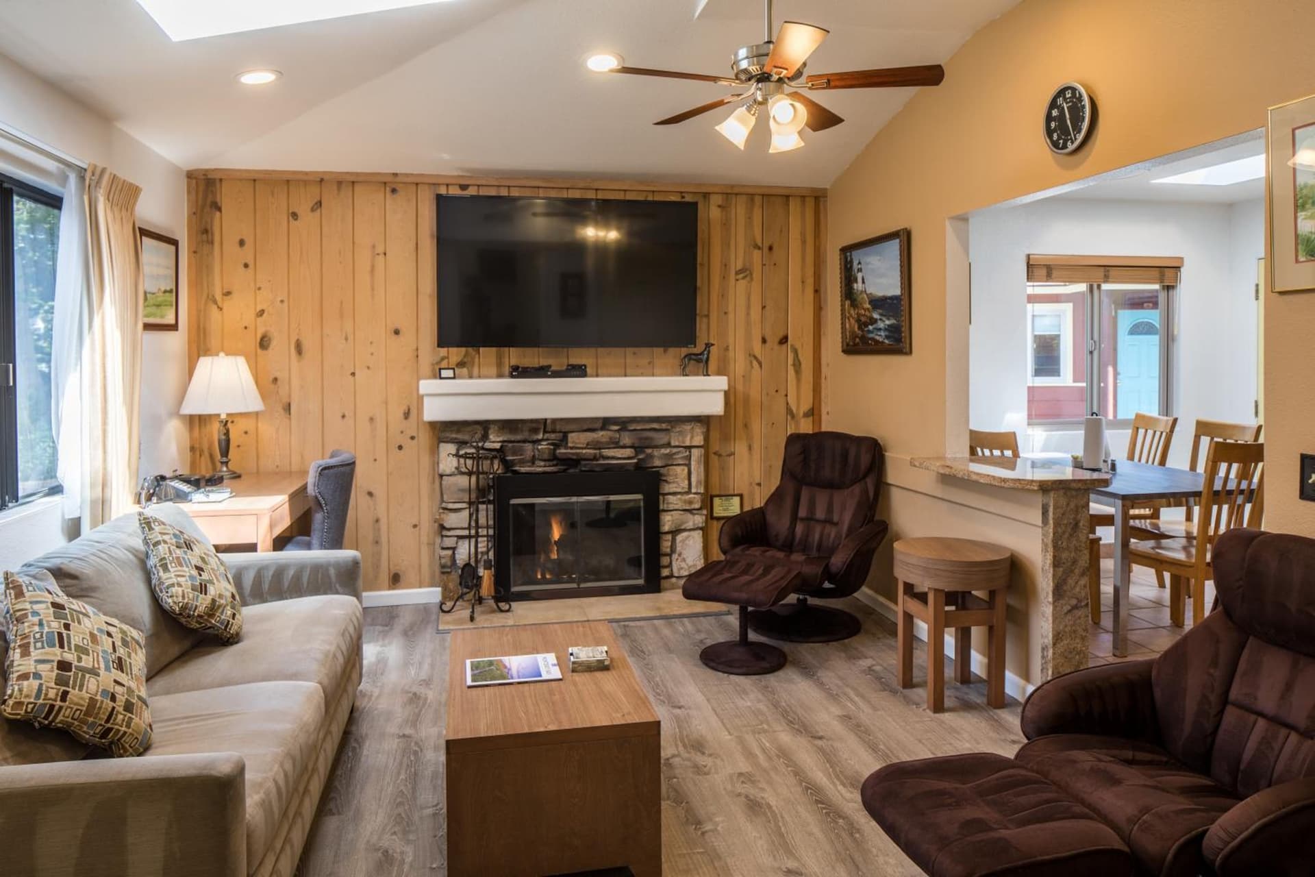 Andril Fireplace Cottages gallery photo in Pacific Grove, CA — image 62