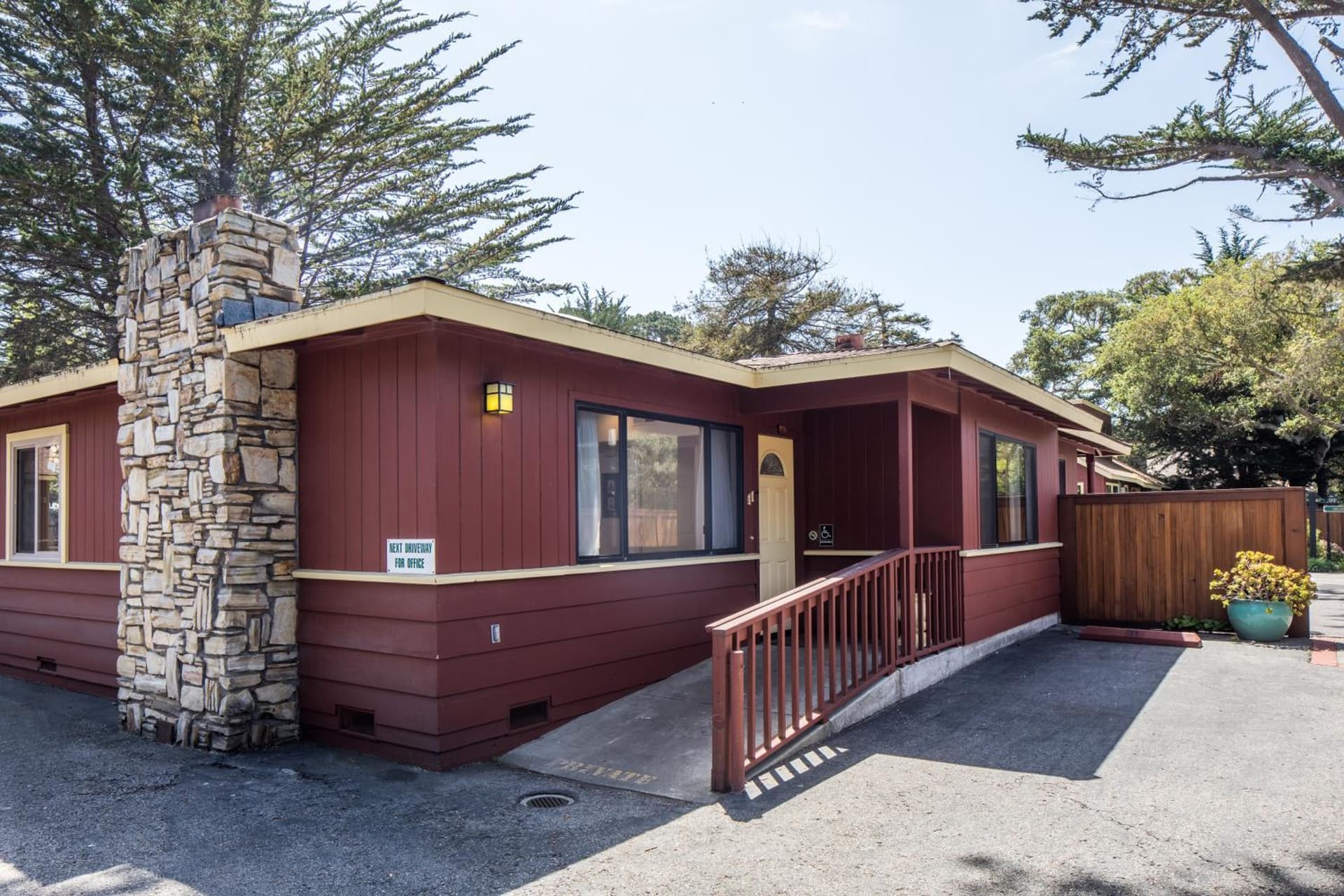 Andril Fireplace Cottages gallery photo in Pacific Grove, CA — image 42