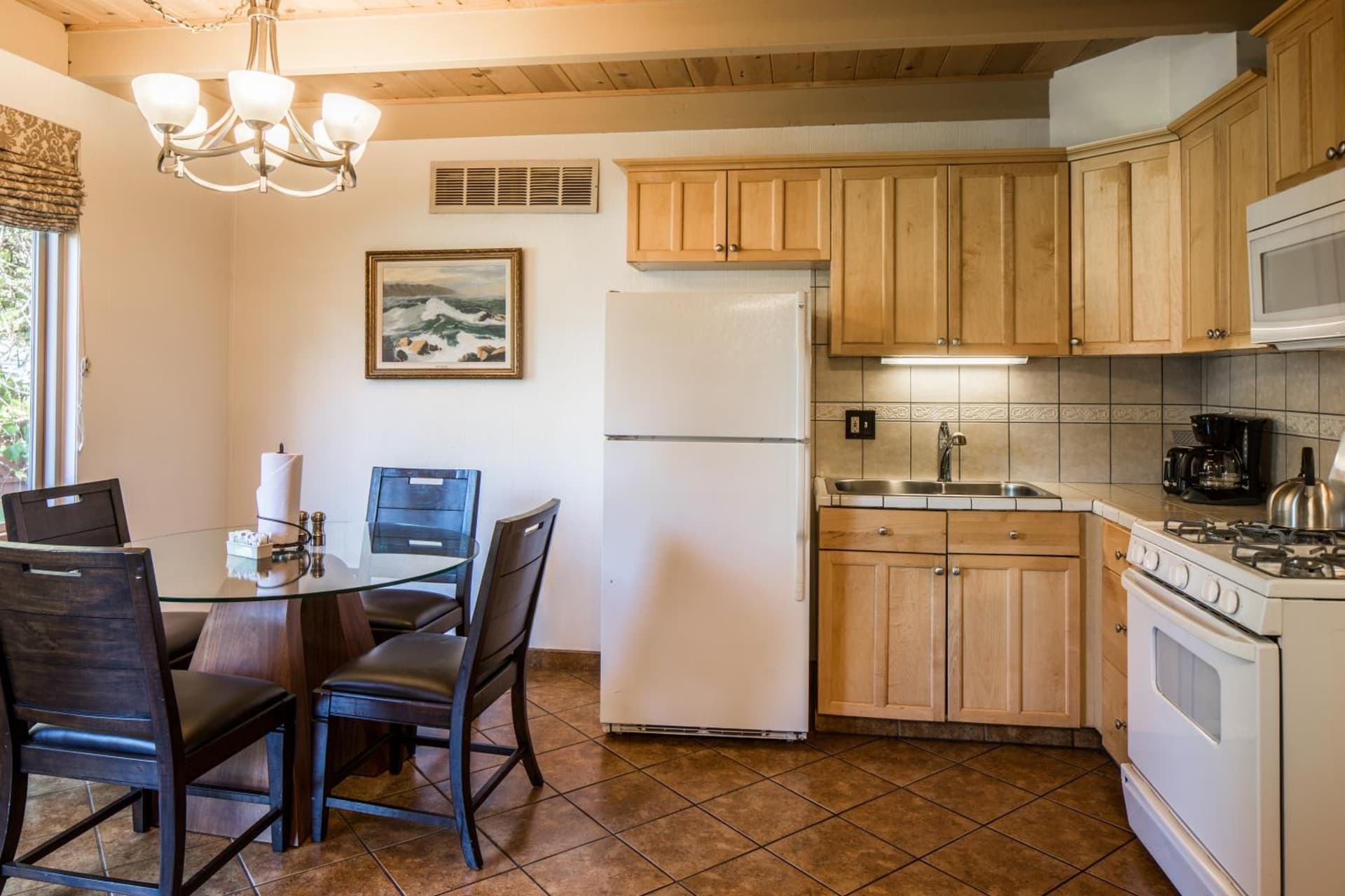 Andril Fireplace Cottages gallery photo in Pacific Grove, CA — image 74