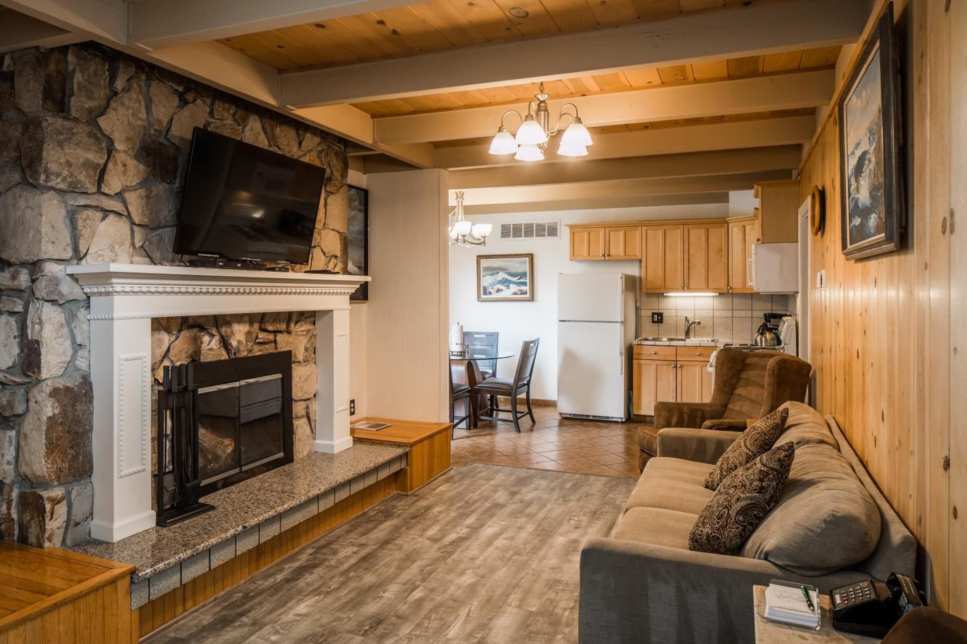 Andril Fireplace Cottages gallery photo in Pacific Grove, CA — image 100