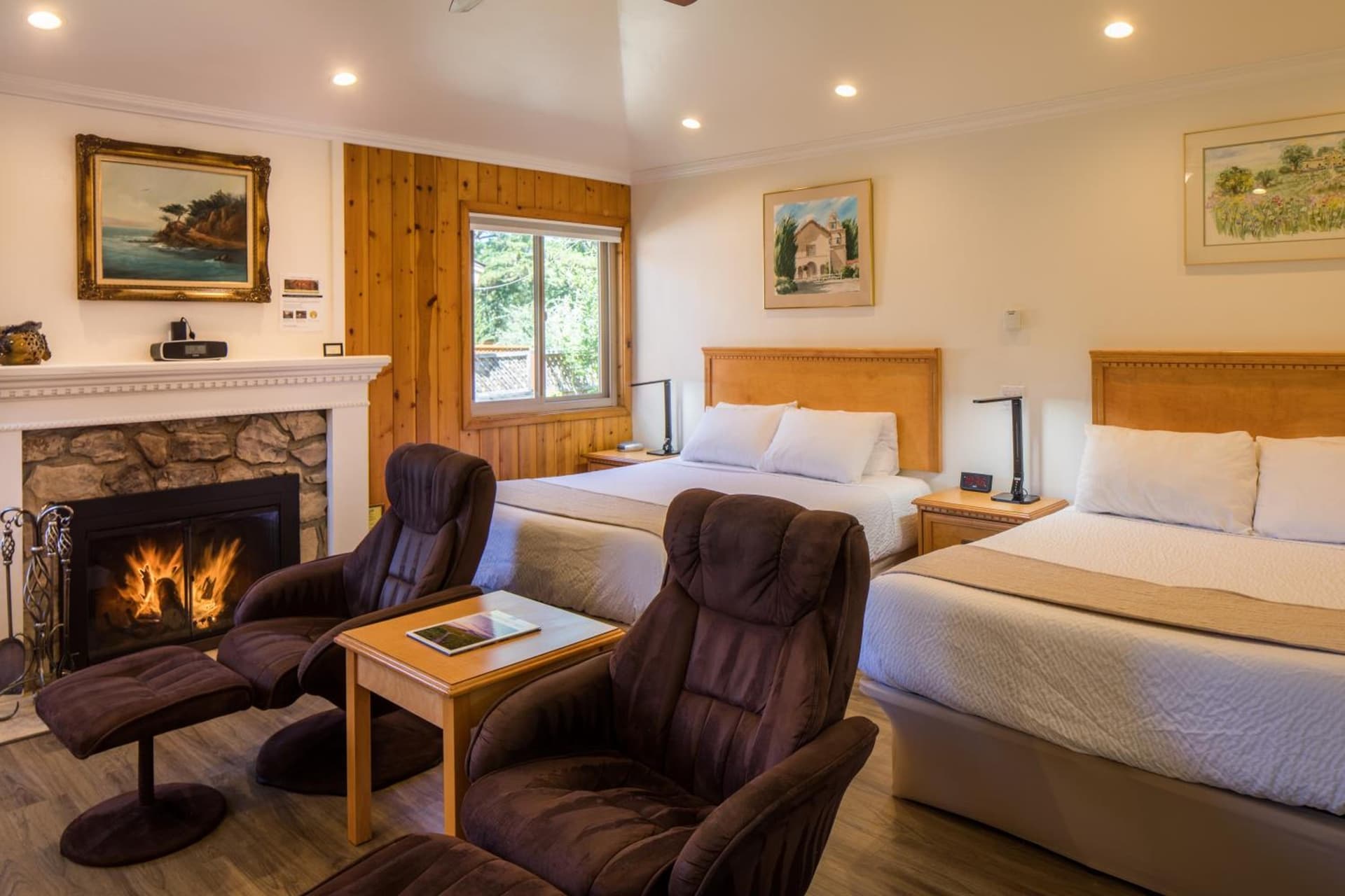 Andril Fireplace Cottages interior in Pacific Grove, CA — gallery photo 2