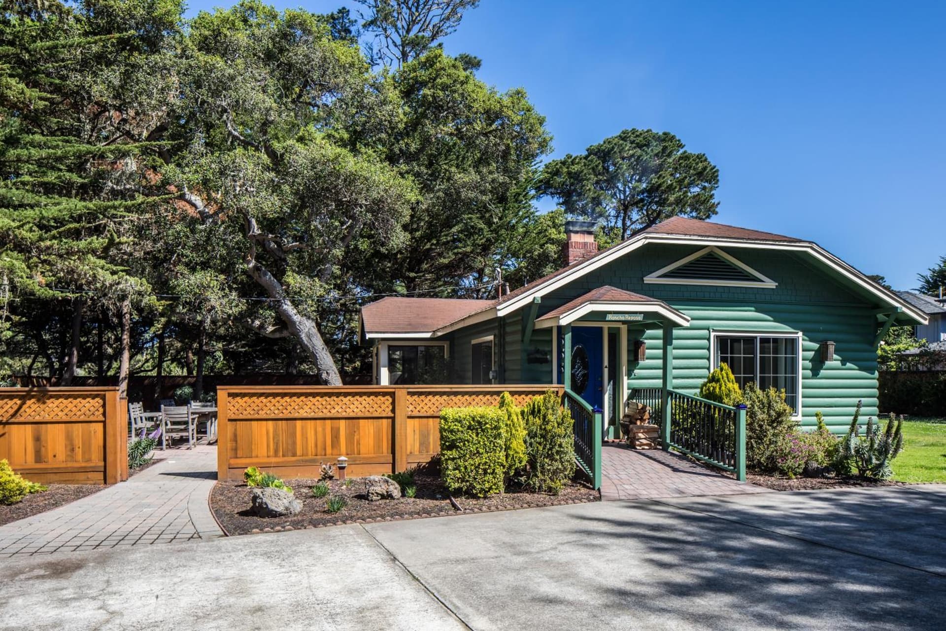 Andril Fireplace Cottages gallery photo in Pacific Grove, CA — image 90