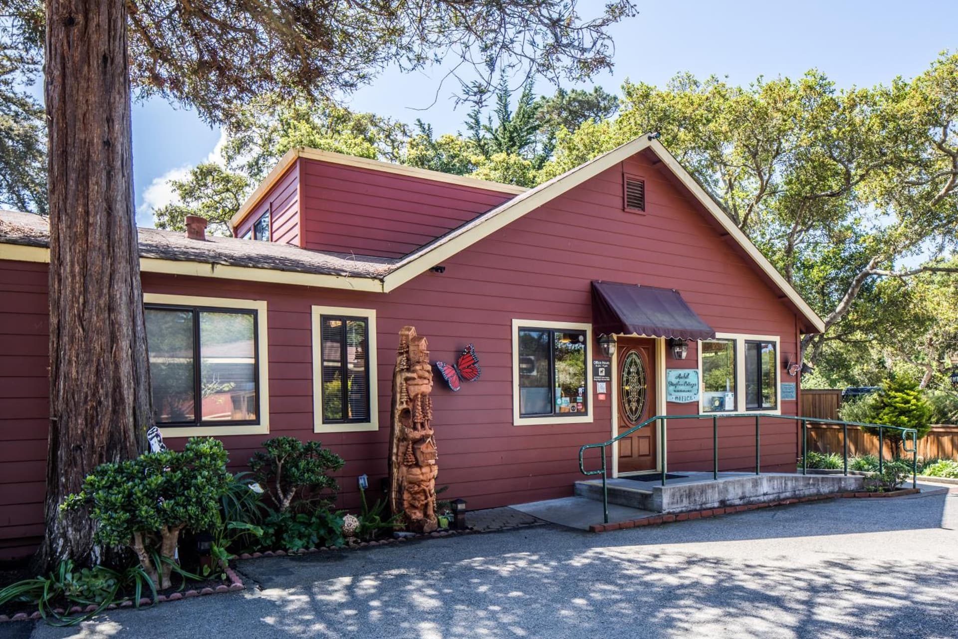 Andril Fireplace Cottages gallery photo in Pacific Grove, CA — image 47