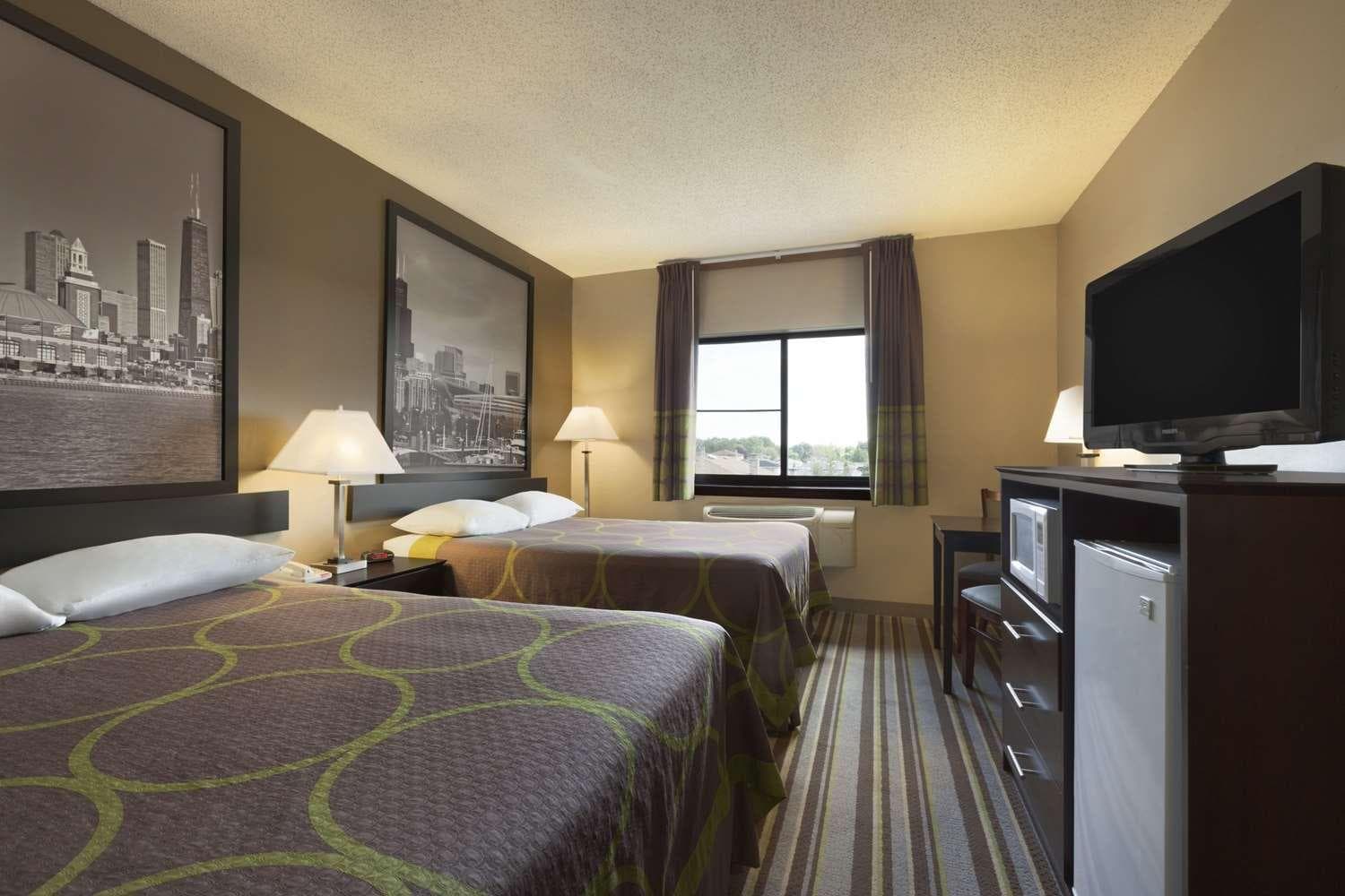 Super 8 by Wyndham Bridgeview/Chicago Area property views in Bridgeview, IL — gallery photo 3