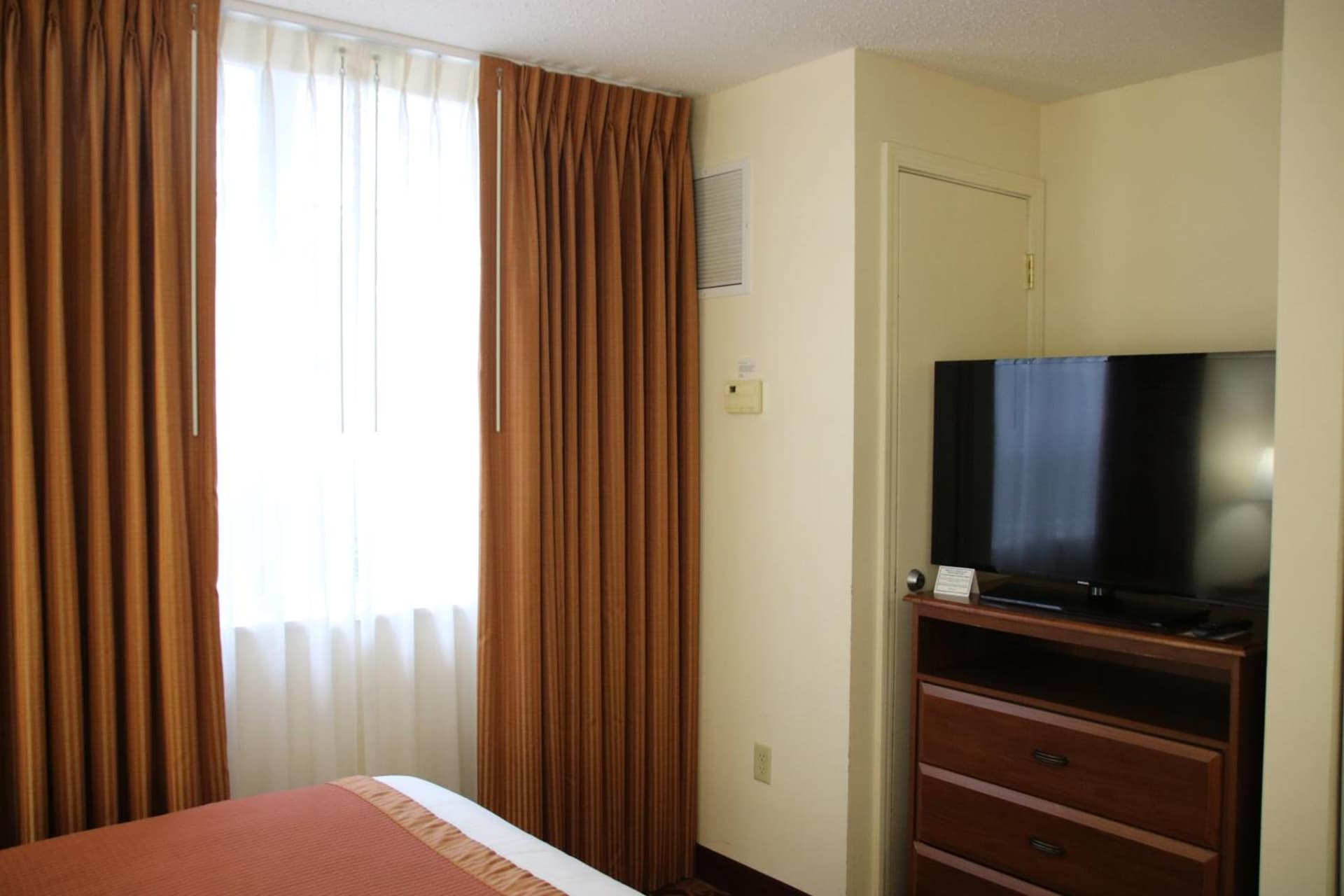 Hawthorn Suites by Wyndham Louisville East gallery photo in Louisville, KY — image 7