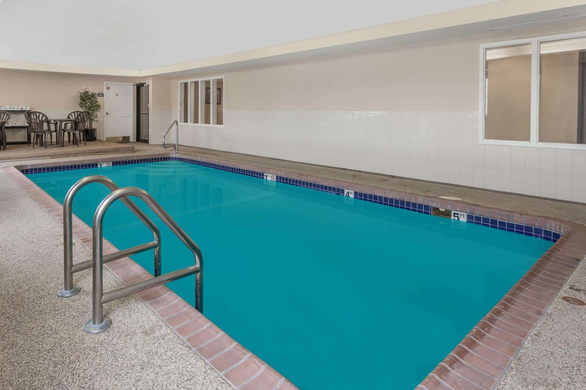 Days Inn by Wyndham near Kansas Speedway interior in Kansas City, KS — gallery photo 2