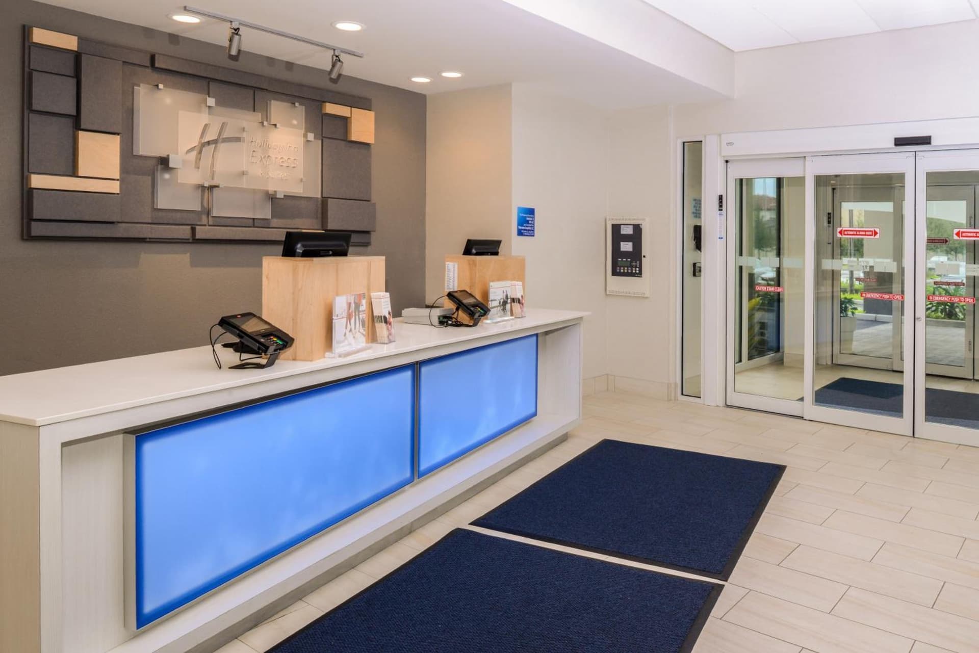 Holiday Inn Express & Suites - St. Petersburg - Madeira Beach by IHG gallery photo in St Petersburg, FL — image 13