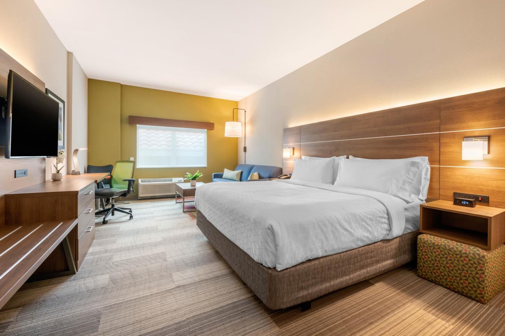 Holiday Inn Express & Suites - St. Petersburg - Madeira Beach by IHG property views in St Petersburg, FL — gallery photo 3