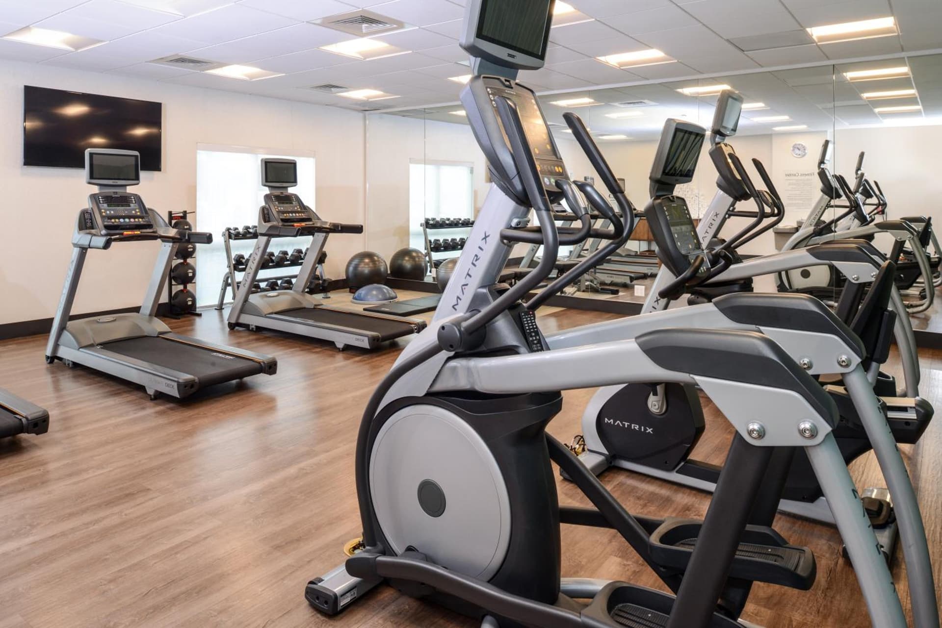 Holiday Inn Express & Suites - St. Petersburg - Madeira Beach by IHG gallery photo in St Petersburg, FL — image 22