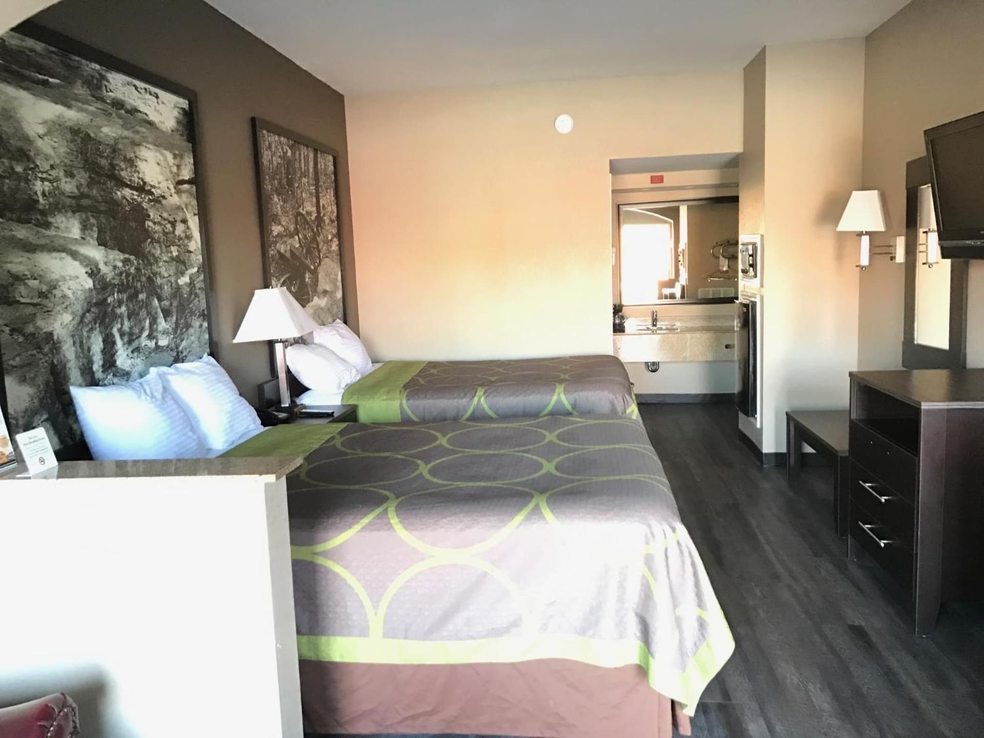Super 8 by Wyndham Murfreesboro gallery photo in Murfreesboro, TN — image 31