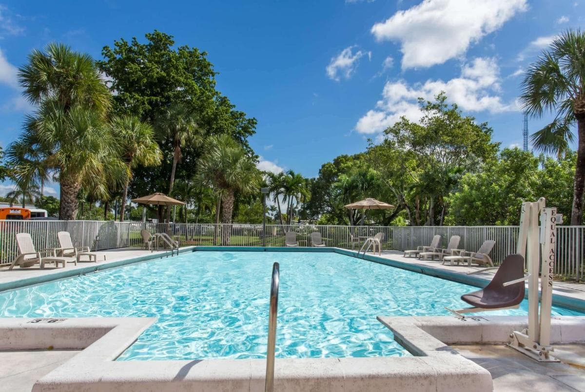 Days Inn by Wyndham Fort Lauderdale Airport Cruise Port property views in Fort Lauderdale, FL — gallery photo 3