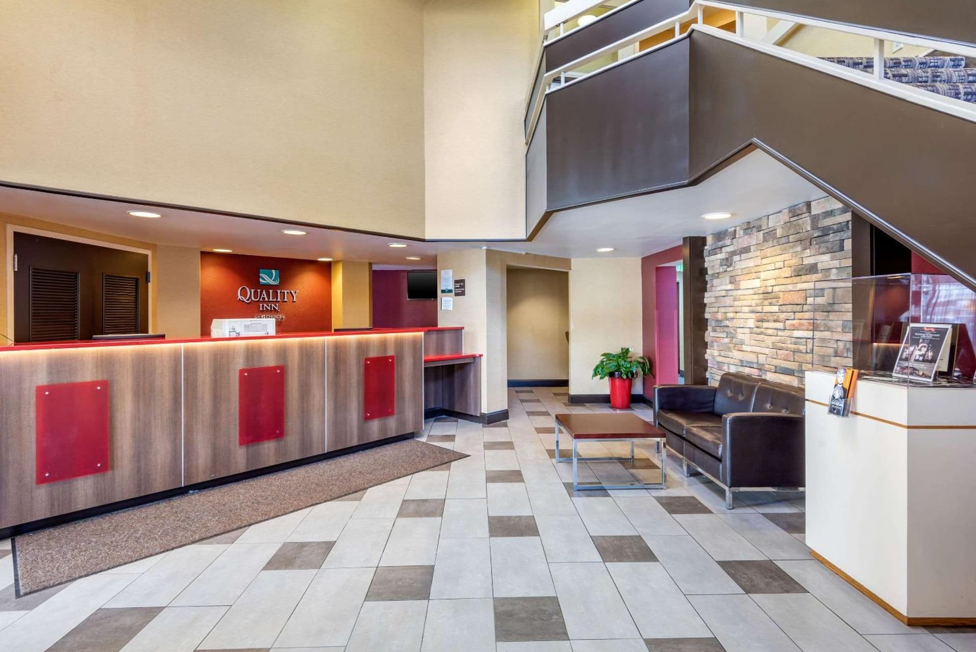 Quality Inn Falconer - Jamestown interior in Falconer, NY — gallery photo 2
