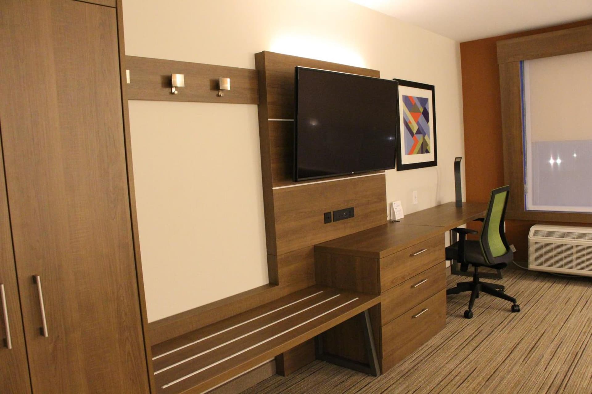 Holiday Inn Express & Suites - Phoenix - Airport North by IHG gallery photo in Phoenix, AZ — image 51
