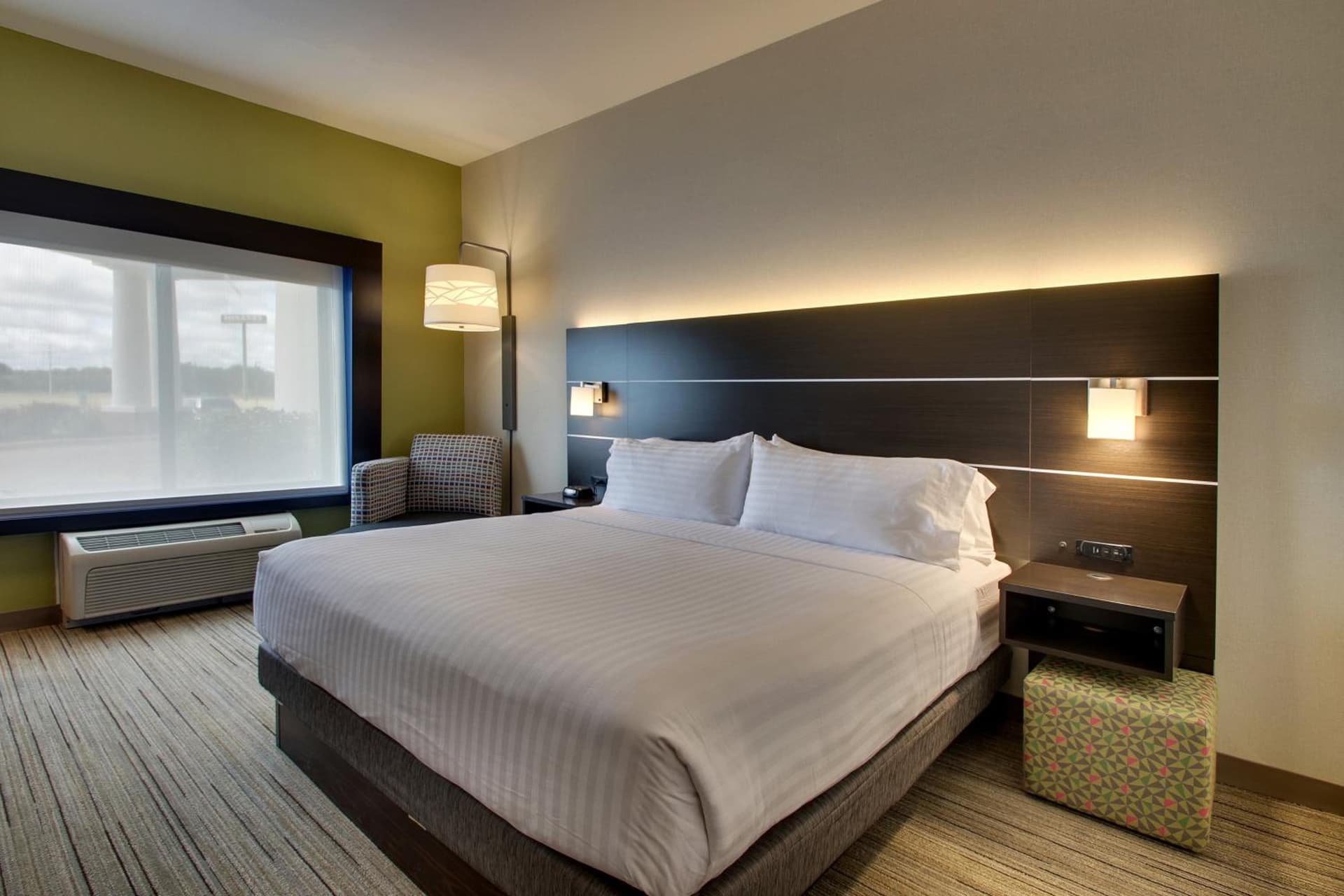 Holiday Inn Express Hotel & Suites Morris by IHG interior in Morris, IL — gallery photo 2