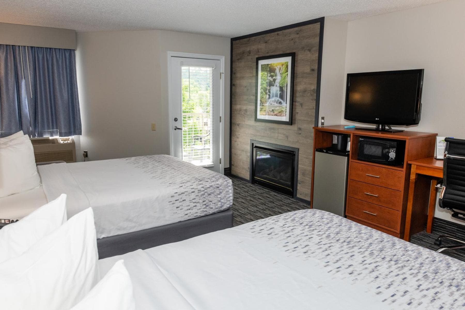 Twin Mountain Inn & Suites interior in Pigeon Forge, TN — gallery photo 2