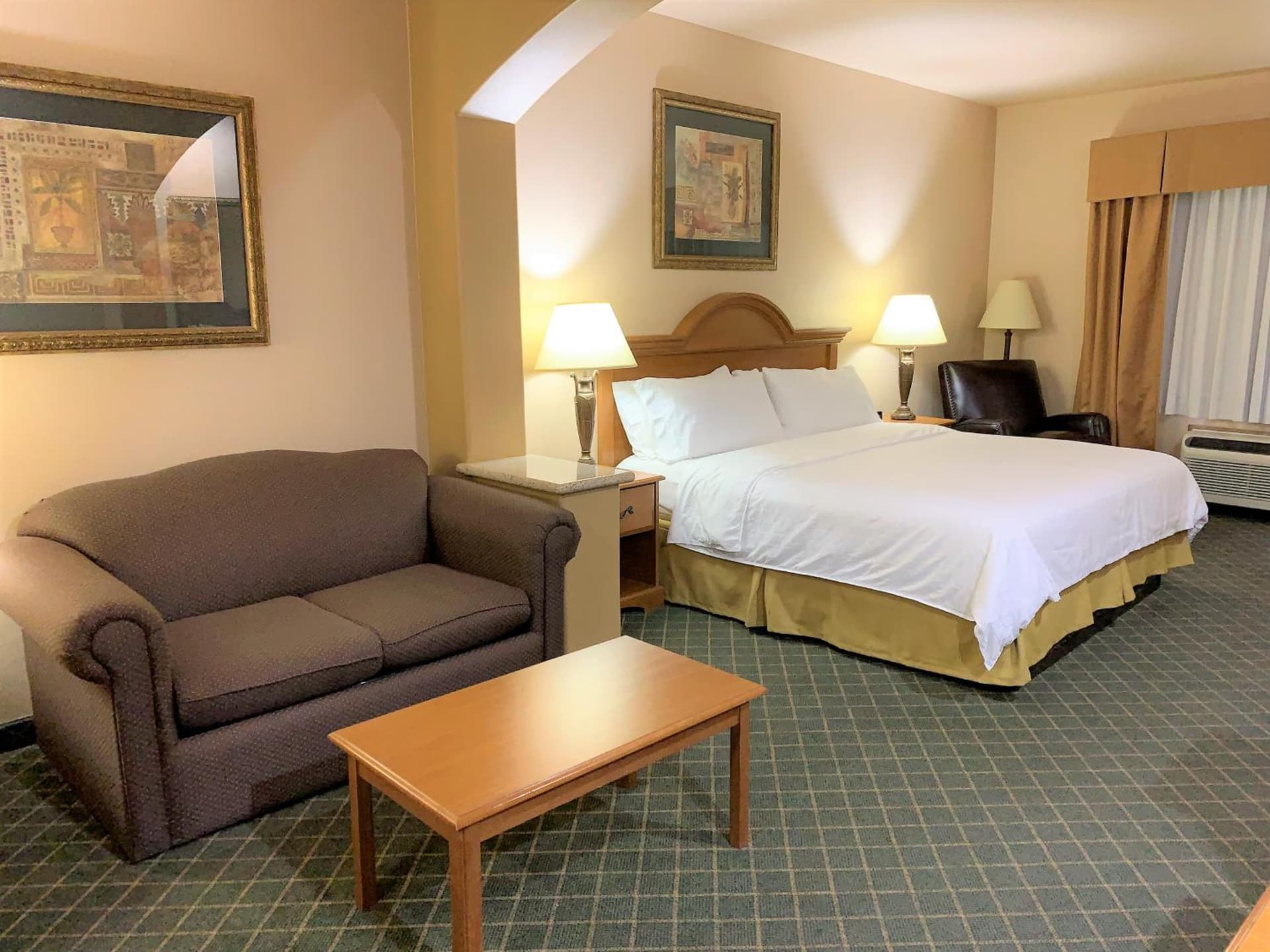 Holiday Inn Express Hotel and Suites Alice by IHG interior in Alice, TX — gallery photo 2