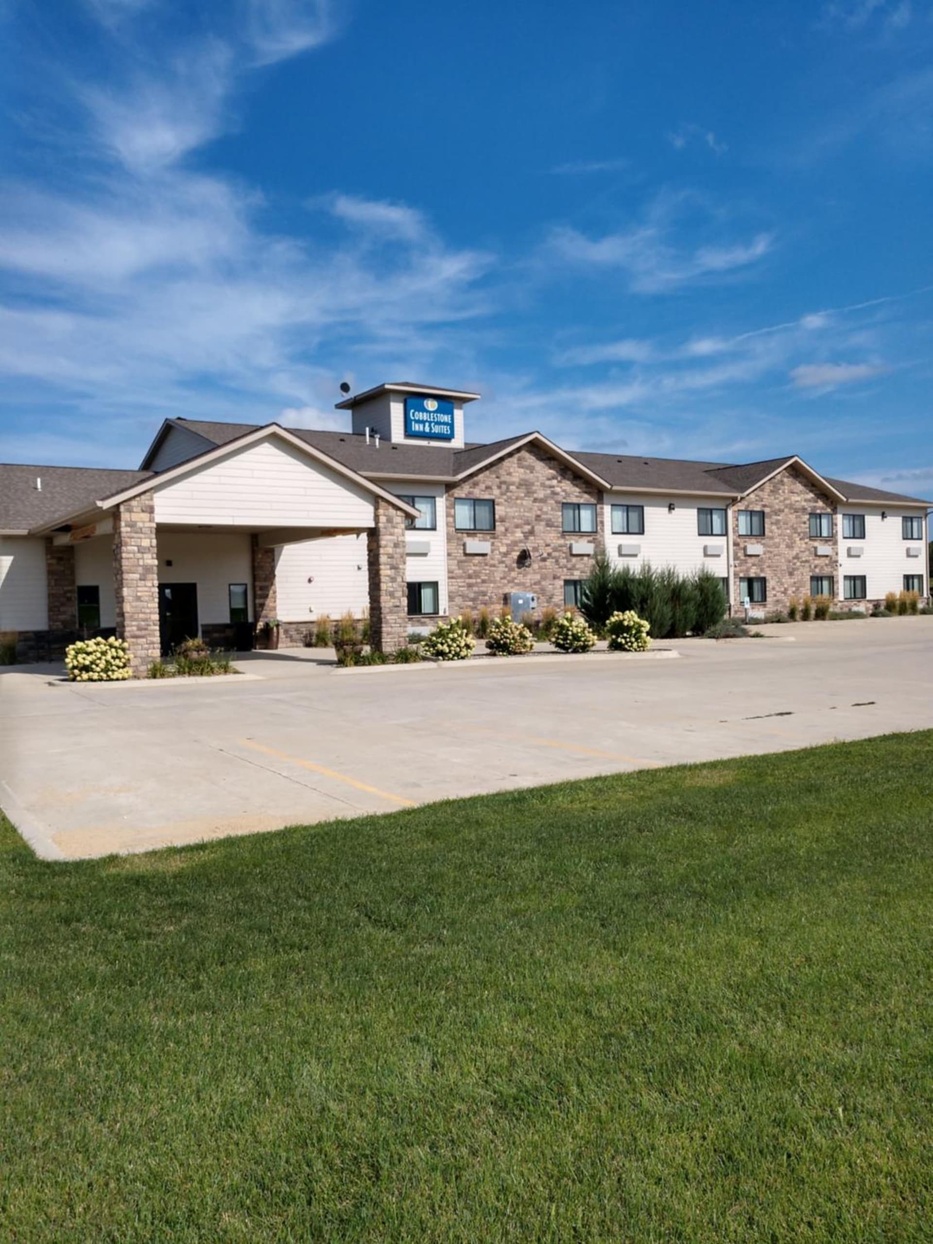 Cobblestone Inn & Suites - Monticello featured exterior or lobby in Monticello, IA — similar hotel